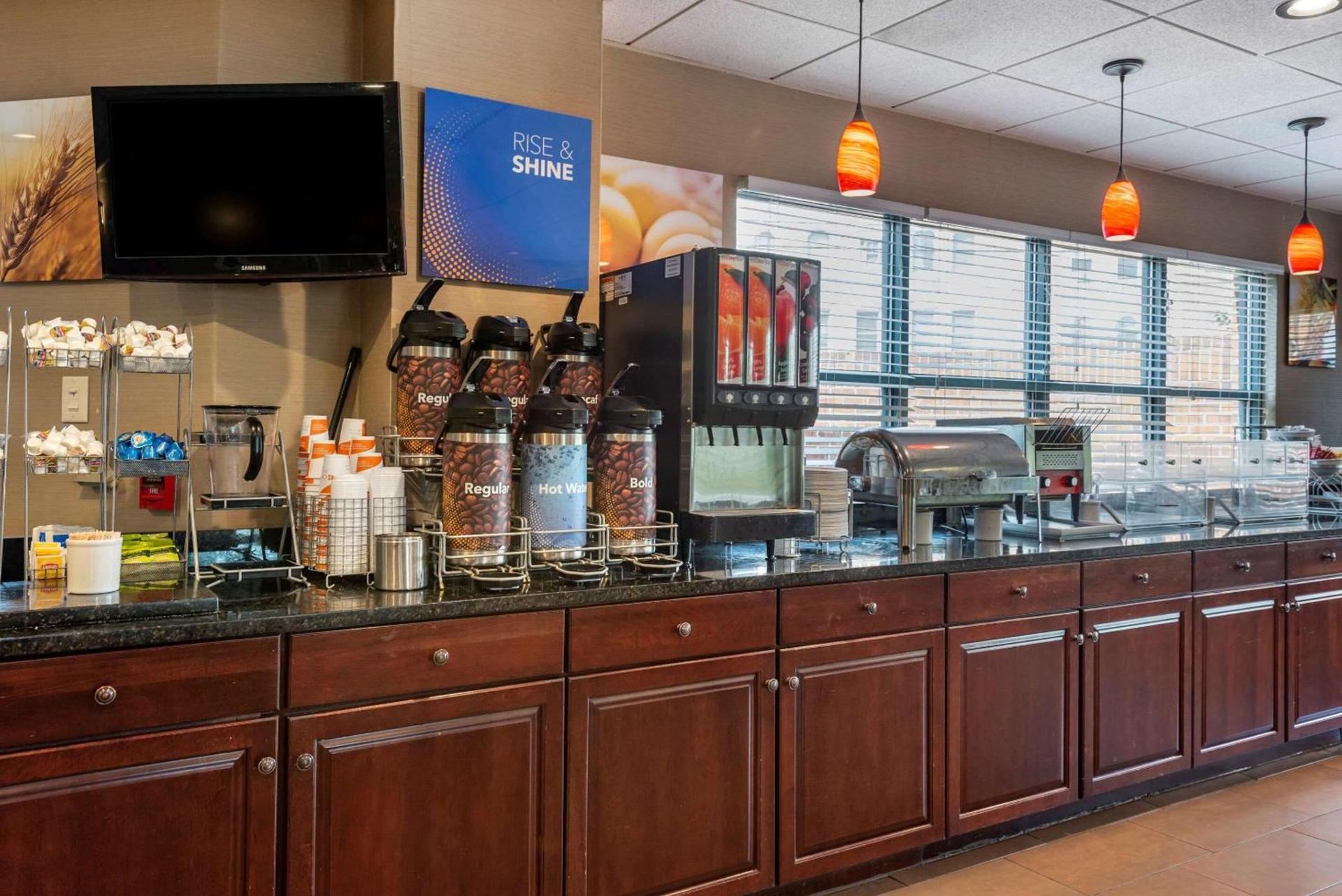 Comfort Suites Bethlehem Near Lehigh University and LVI Airport photo 25
