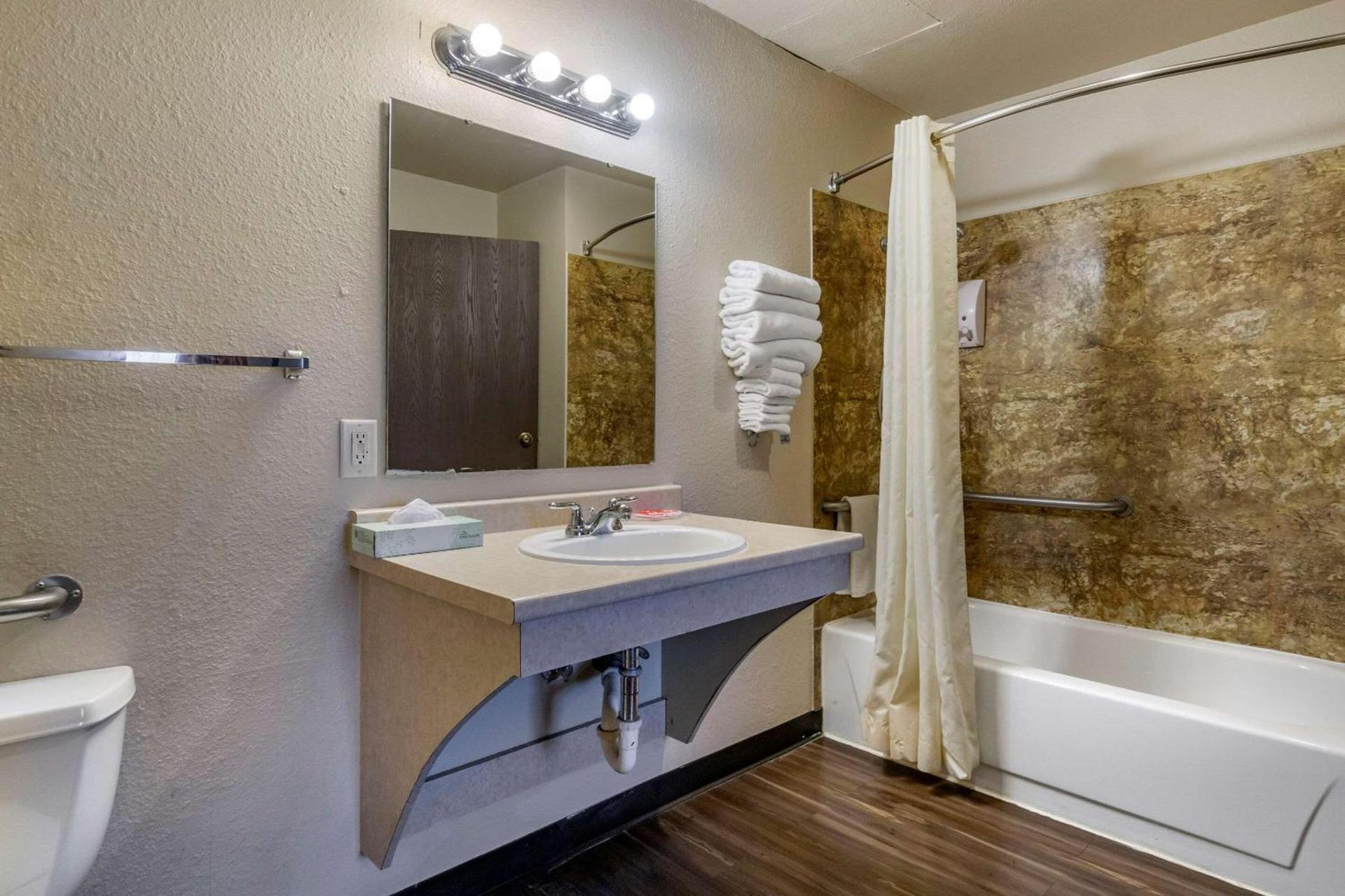 Econo Lodge Ellensburg Near University photo 10