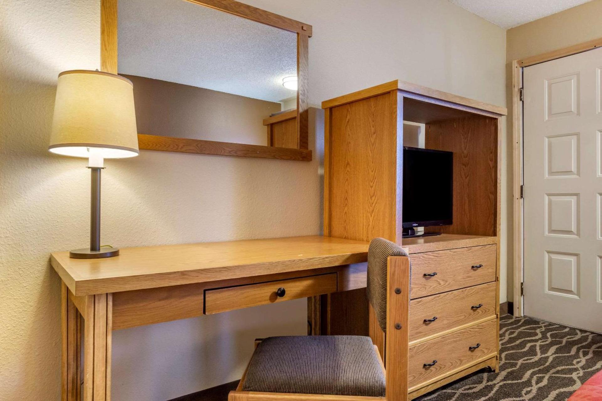 Econo Lodge Ellensburg Near University photo 17