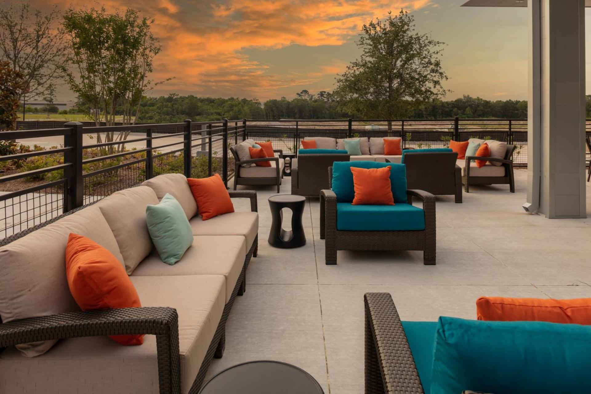 Hyatt House The Woodlands-Shenandoah photo 2
