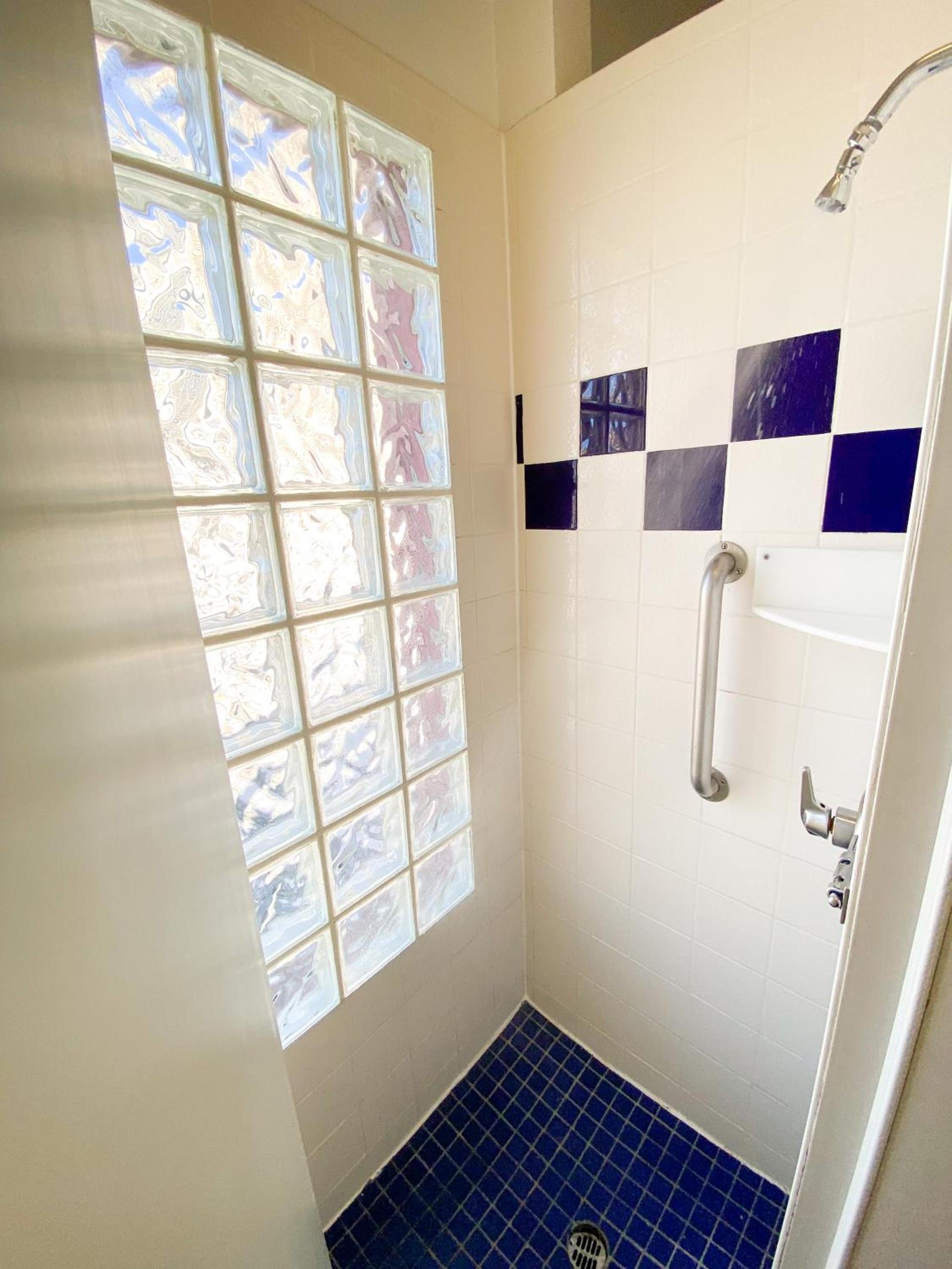 ITH San Francisco Pacific Tradewinds Backpacker Hostel photo 47