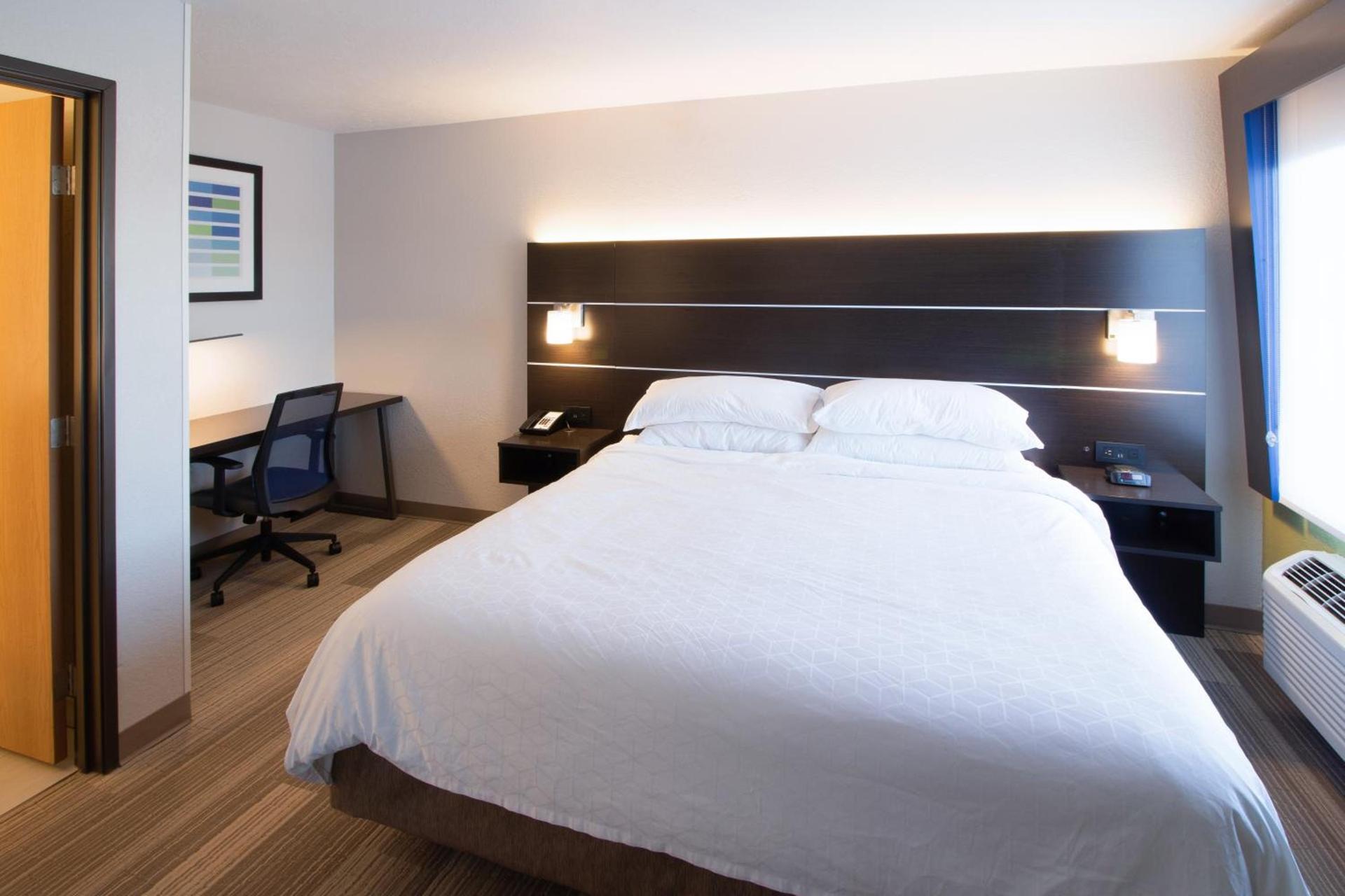 Holiday Inn Express & Suites - Worthington by IHG photo 4