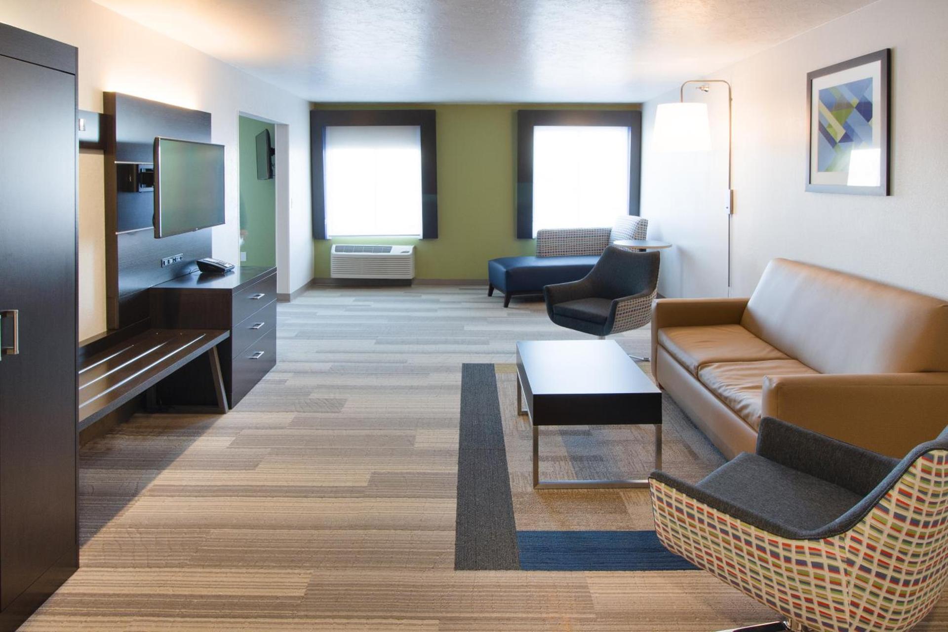 Holiday Inn Express & Suites - Worthington by IHG photo 3