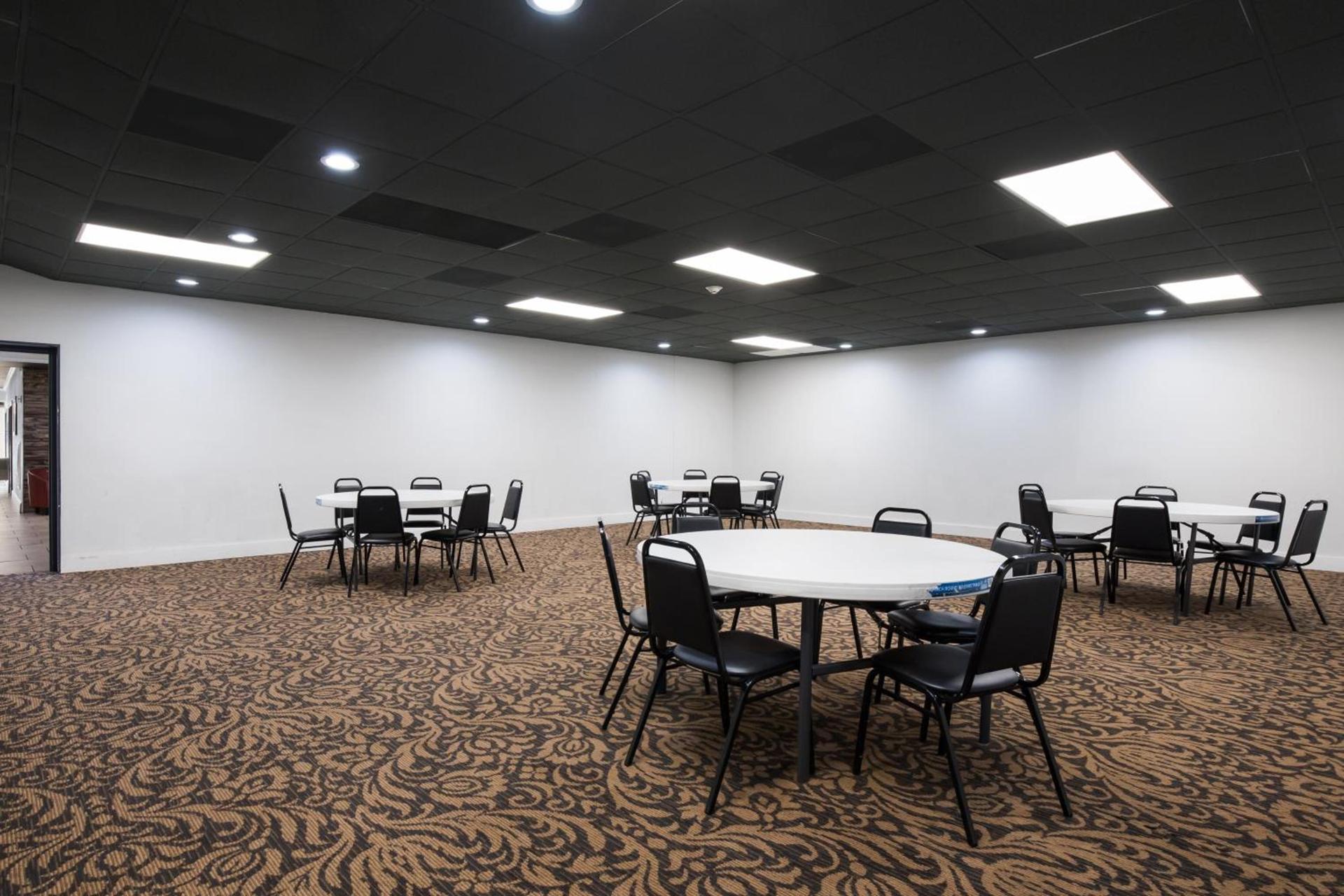 Horizon Inn & Suites photo 13