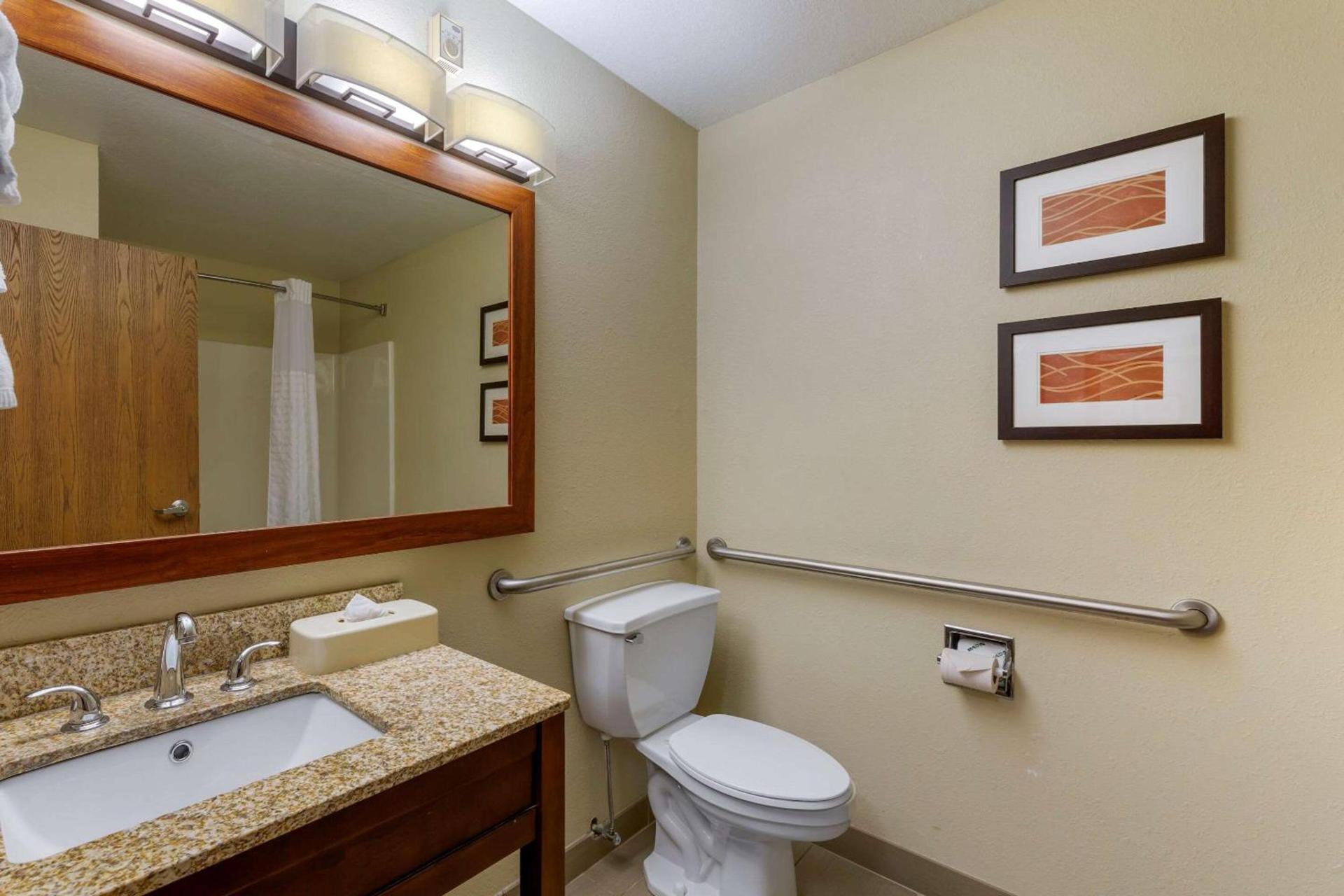 Comfort Inn River's Edge photo 17