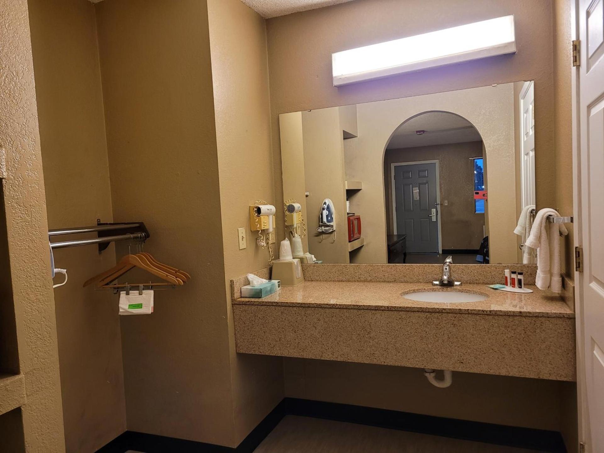 Super 8 by Wyndham Arkadelphia Caddo Valley Area photo 15