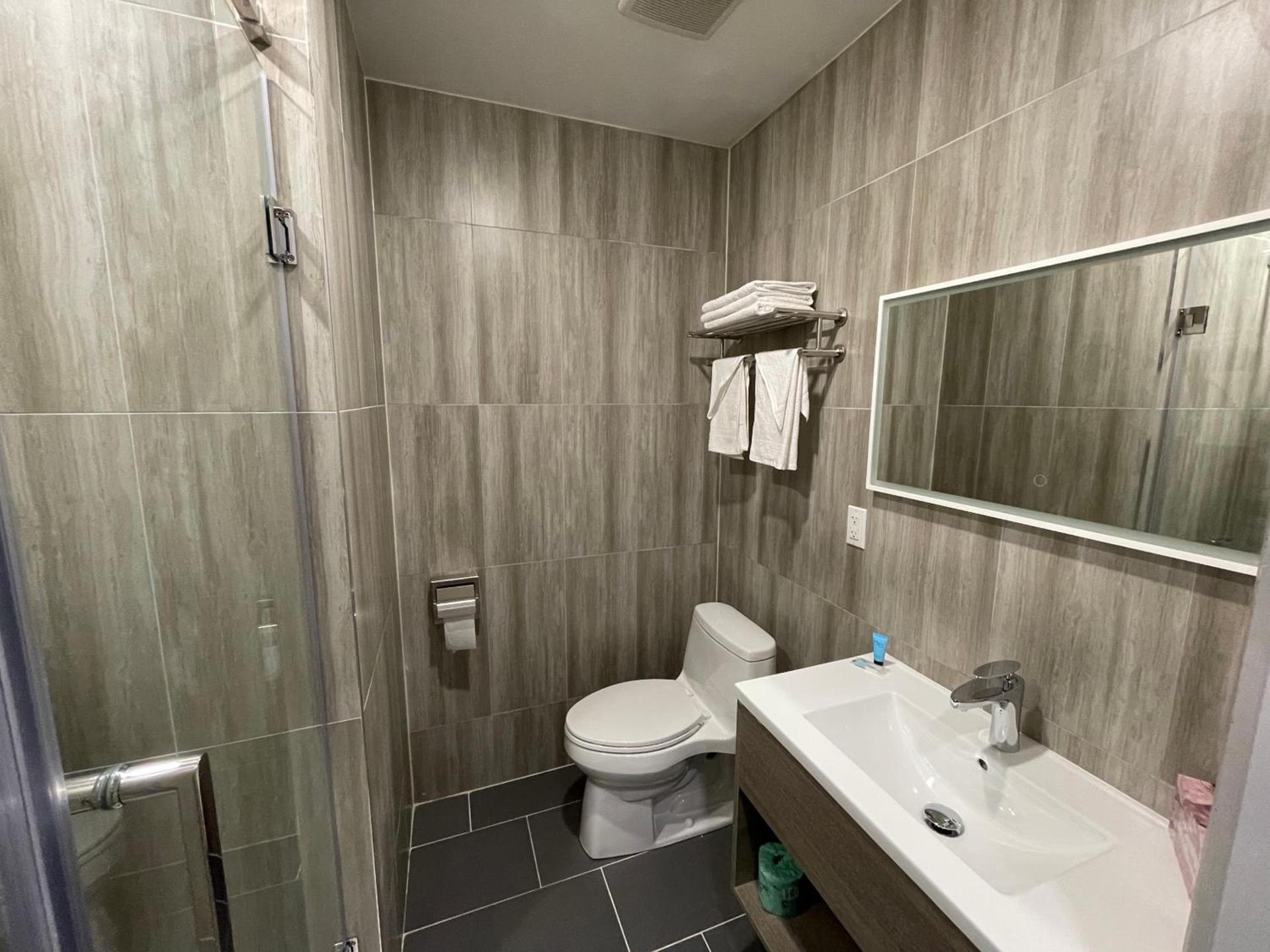 King Hotel Brooklyn Sunset Park photo 12