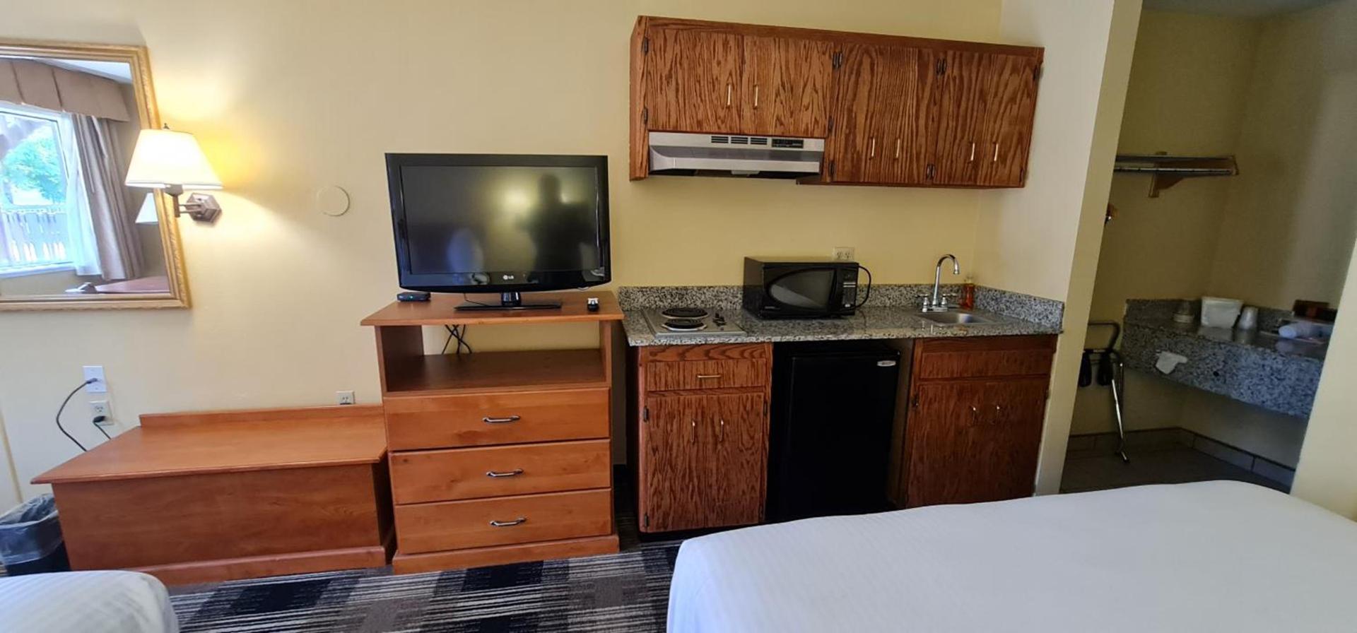 Oakridge Inn & Suites photo 8