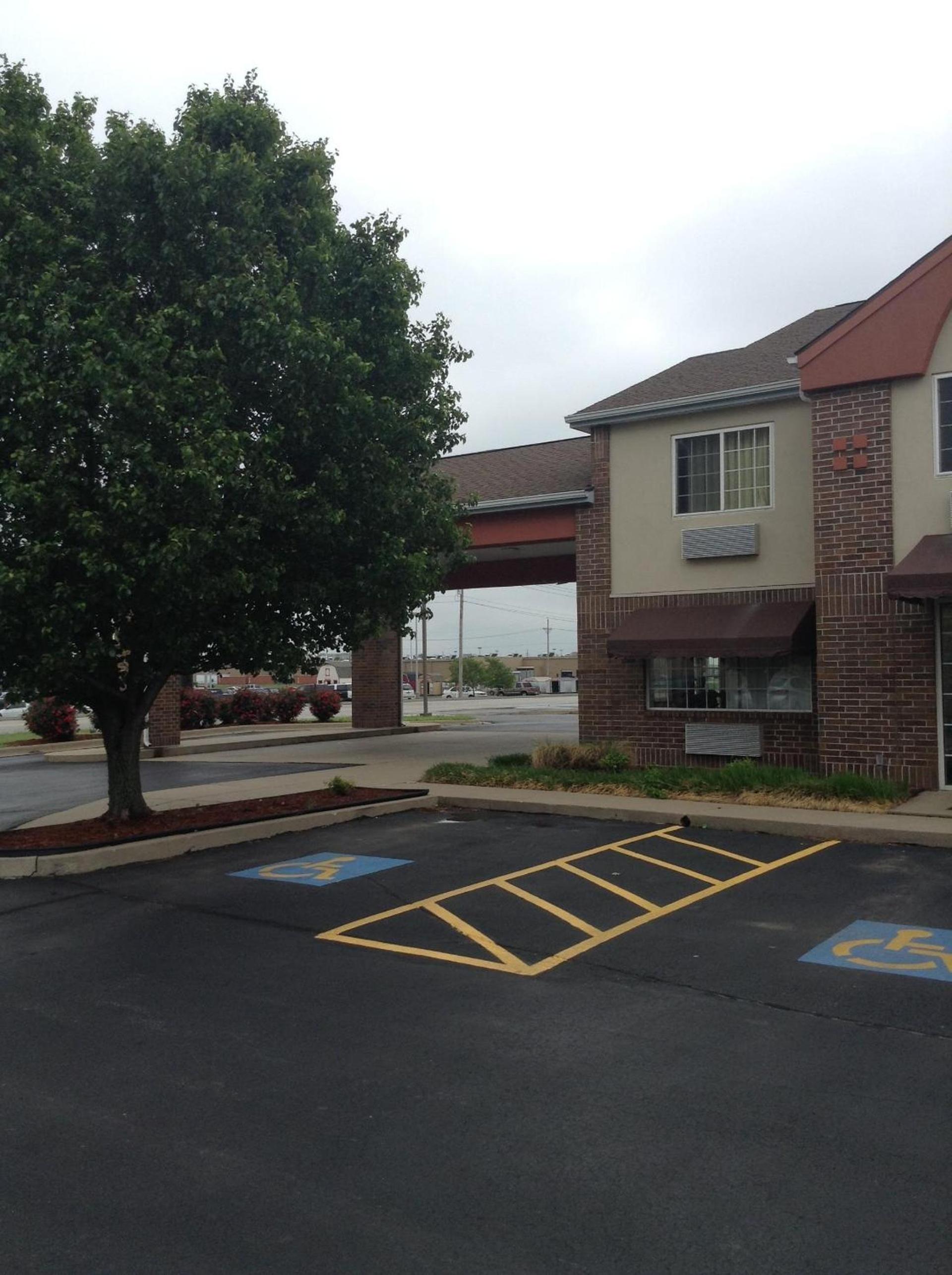 Super 8 by Wyndham Carthage photo 16