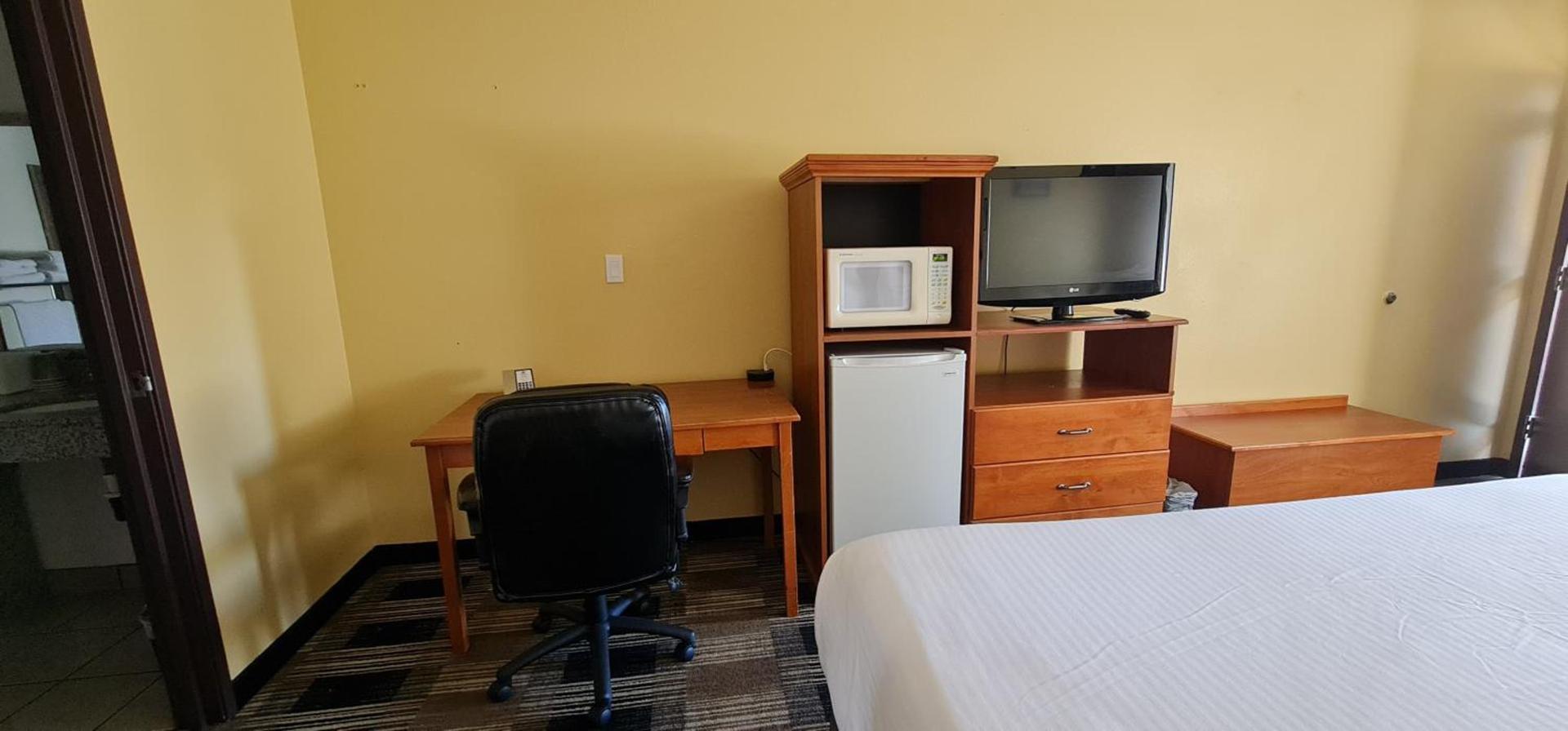 Oakridge Inn & Suites photo 14