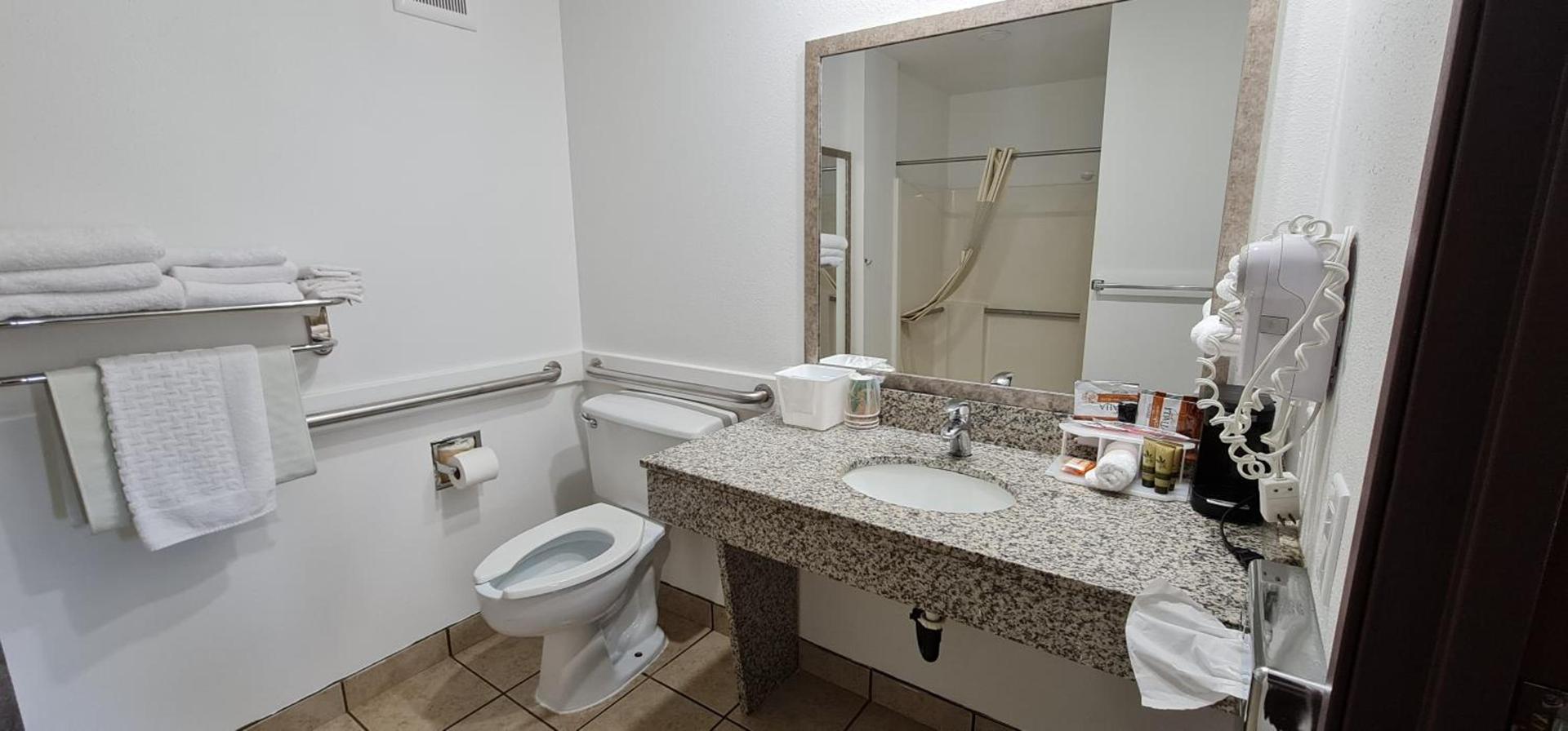 Oakridge Inn & Suites photo 12
