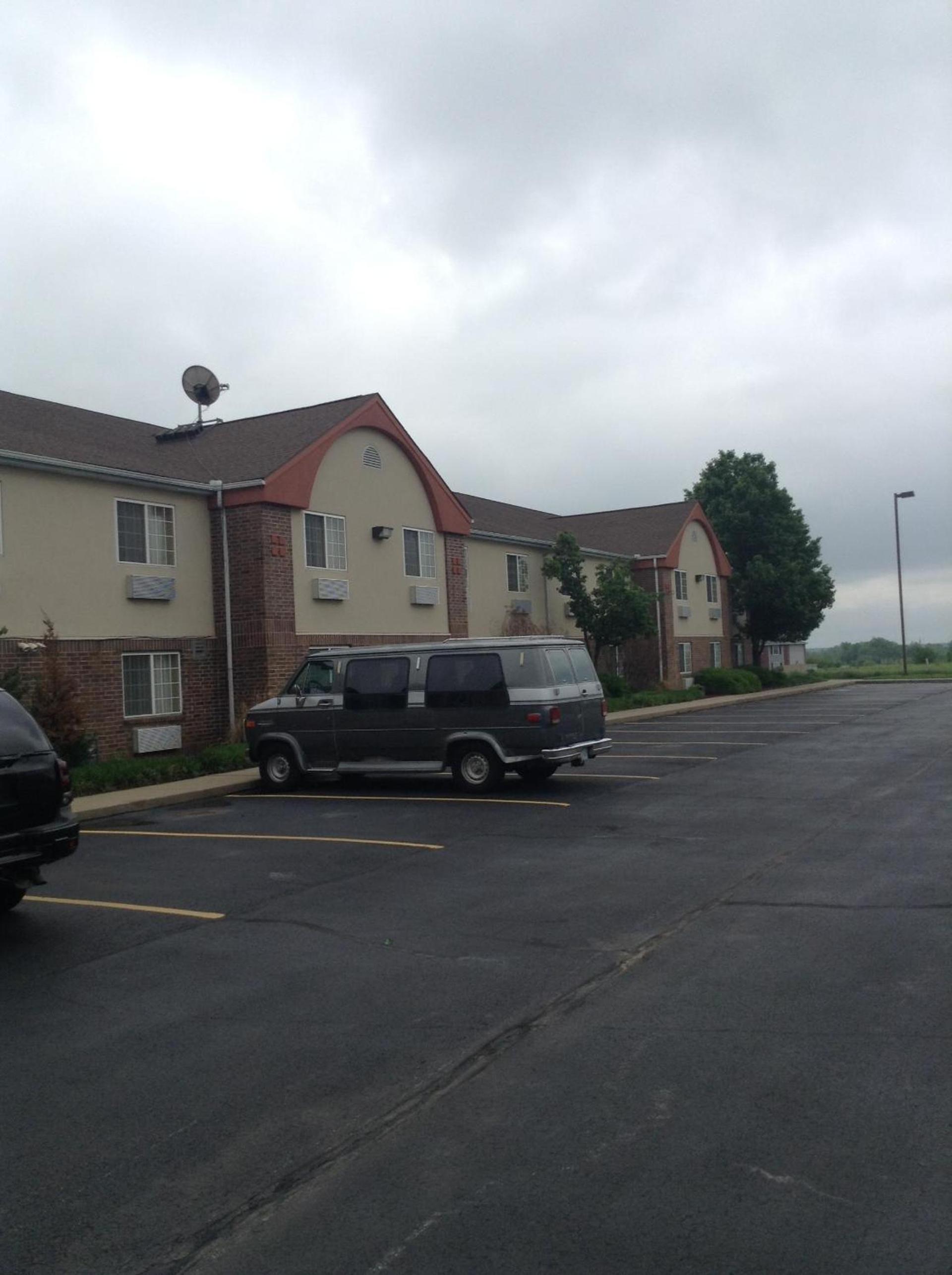 Super 8 by Wyndham Carthage photo 28