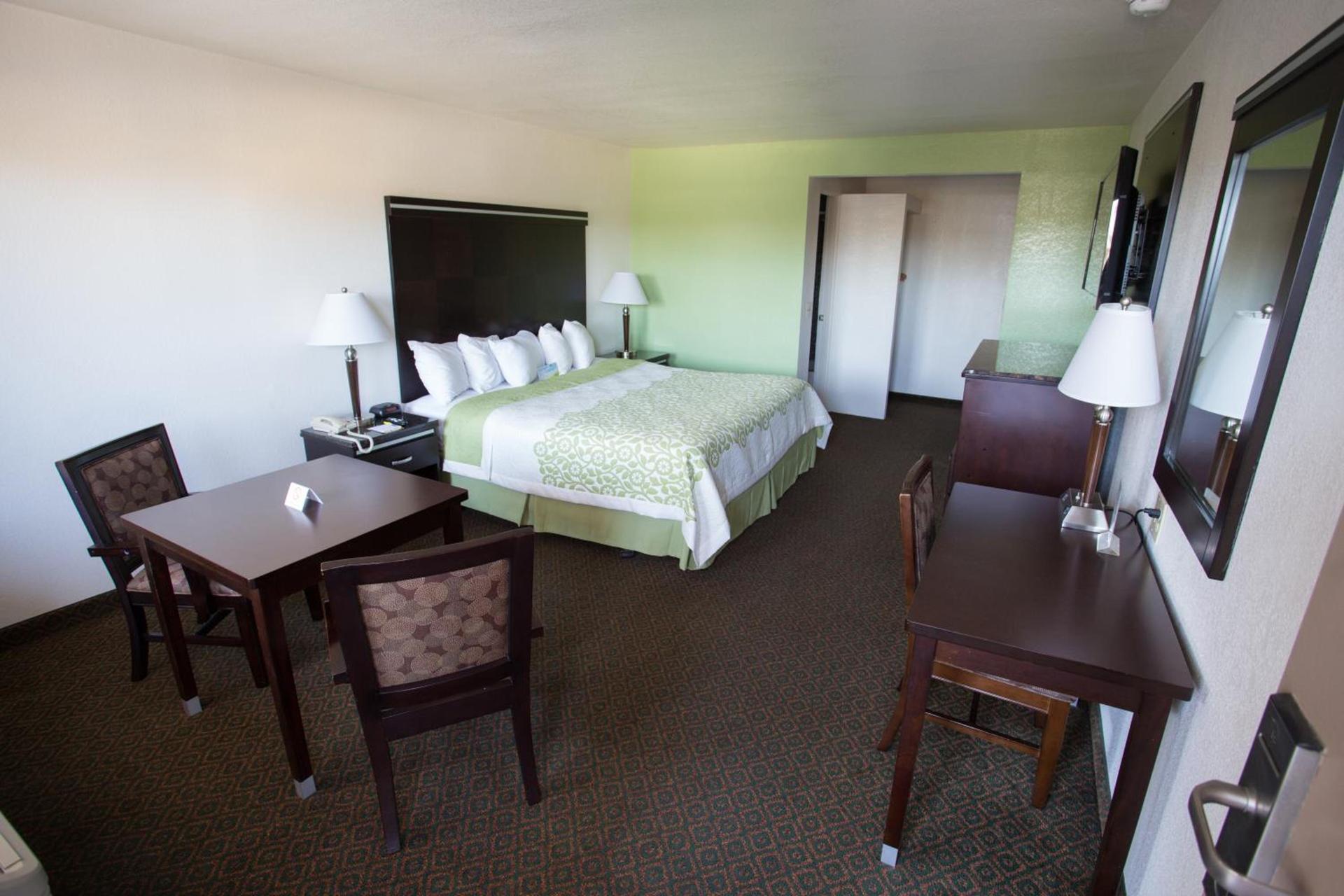 Days Inn by Wyndham Oceanside photo 16