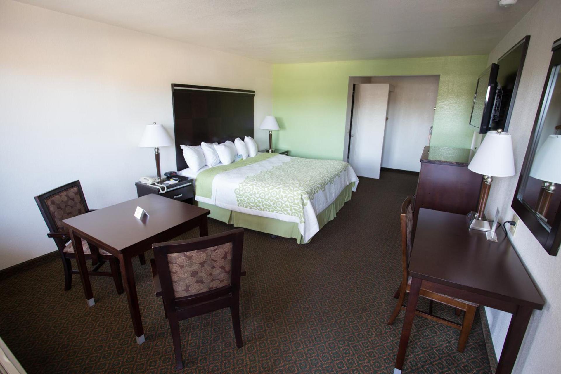 Days Inn by Wyndham Oceanside photo 17