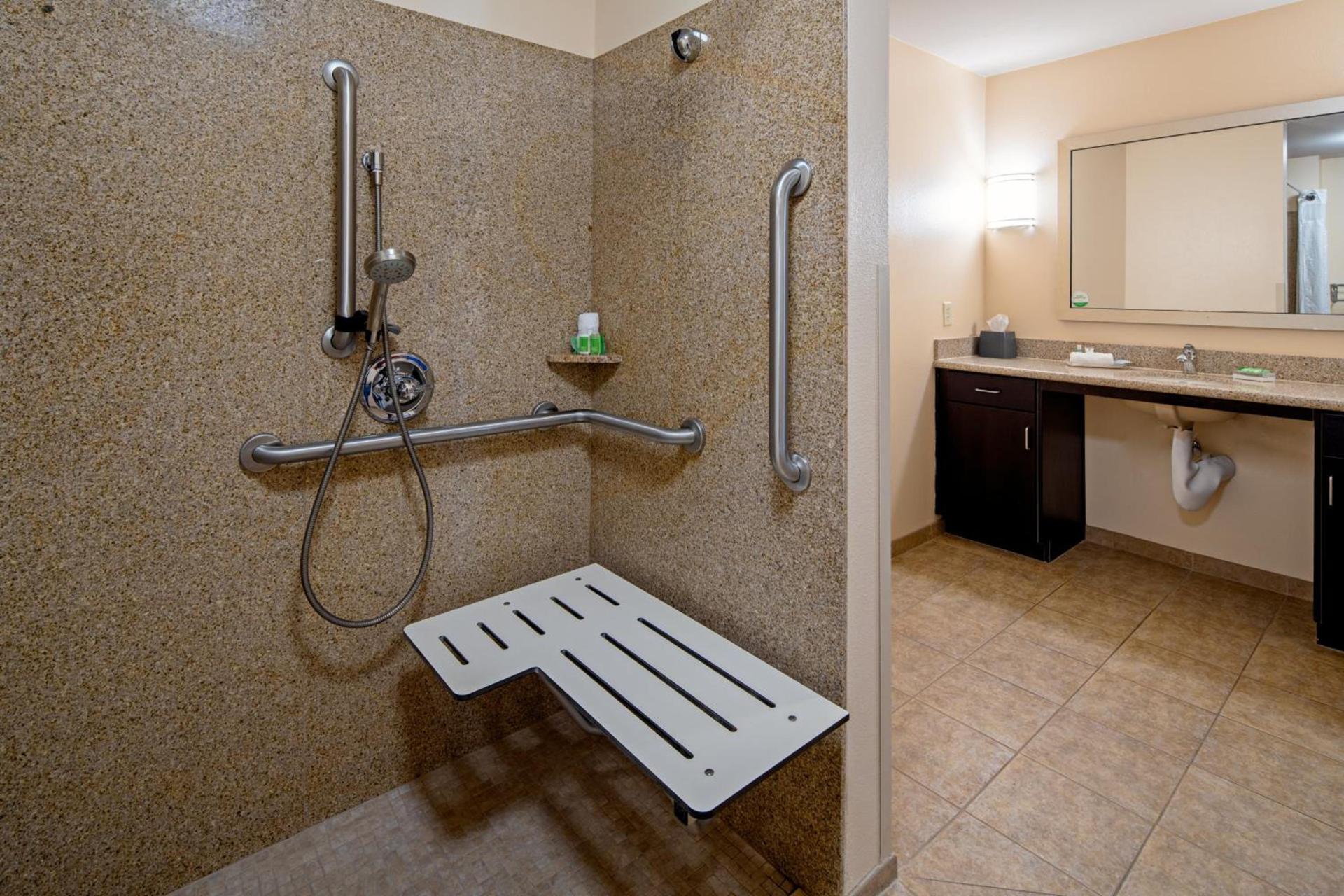 Holiday Inn Oceanside Marina Camp Pendleton by IHG photo 32