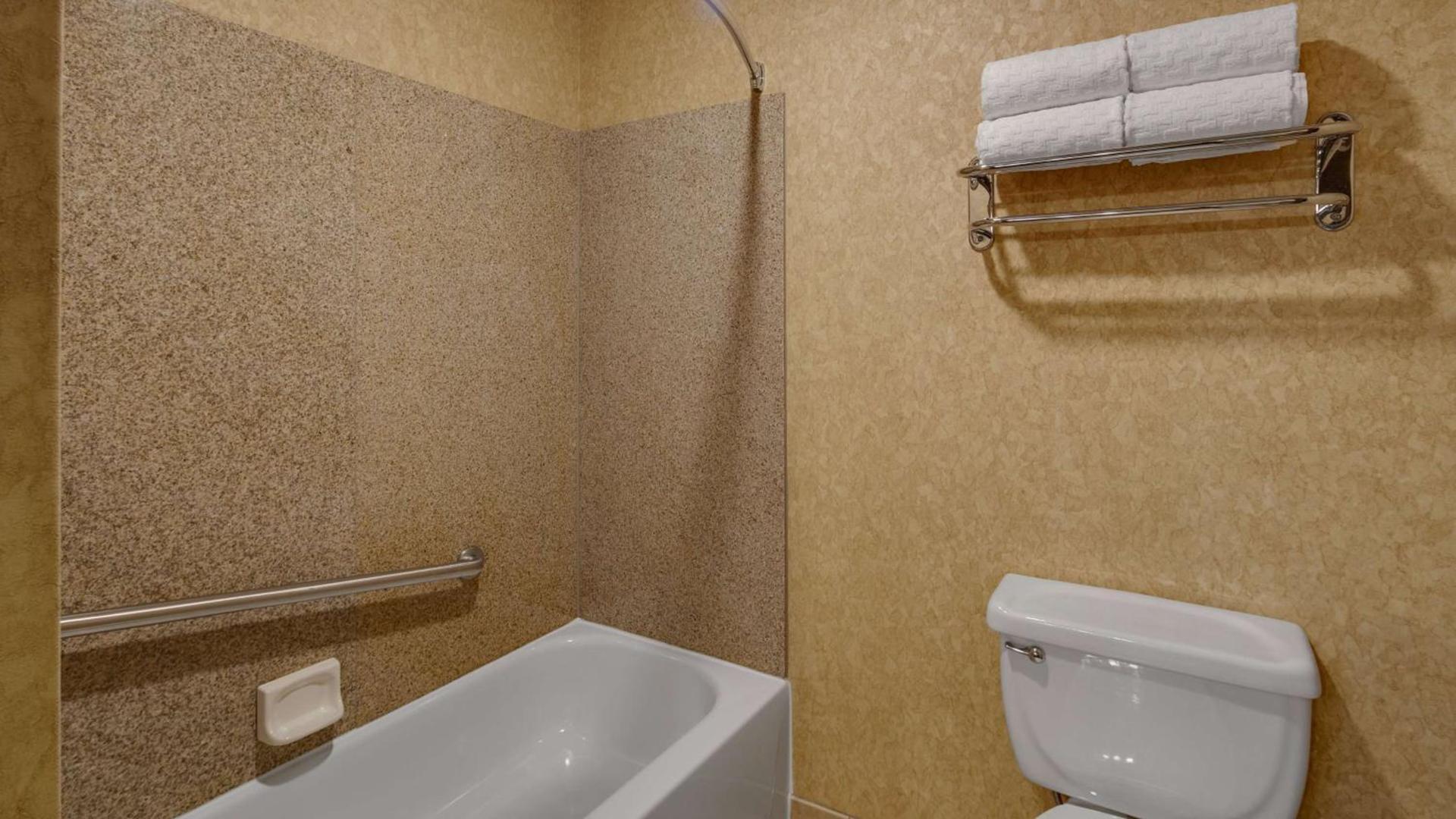 Best Western Plus Kelly Inn and Suites photo 39