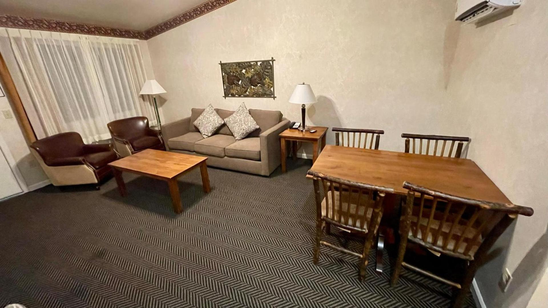 Yosemite View Lodge photo 25