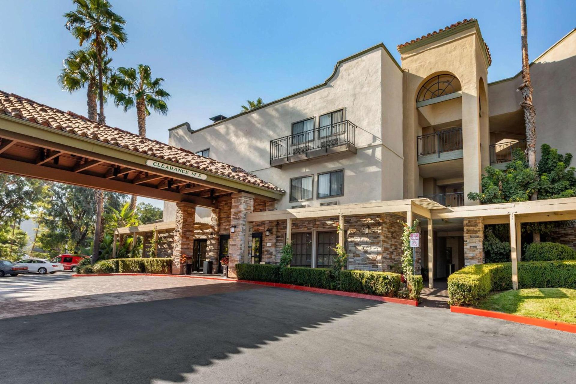 Comfort Inn & Suites Orange County John Wayne Airport — hotel in Santa Ana
