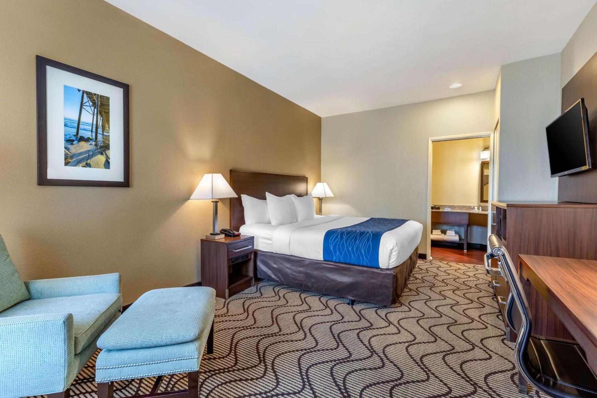 Comfort Inn & Suites Orange County John Wayne Airport photo 6