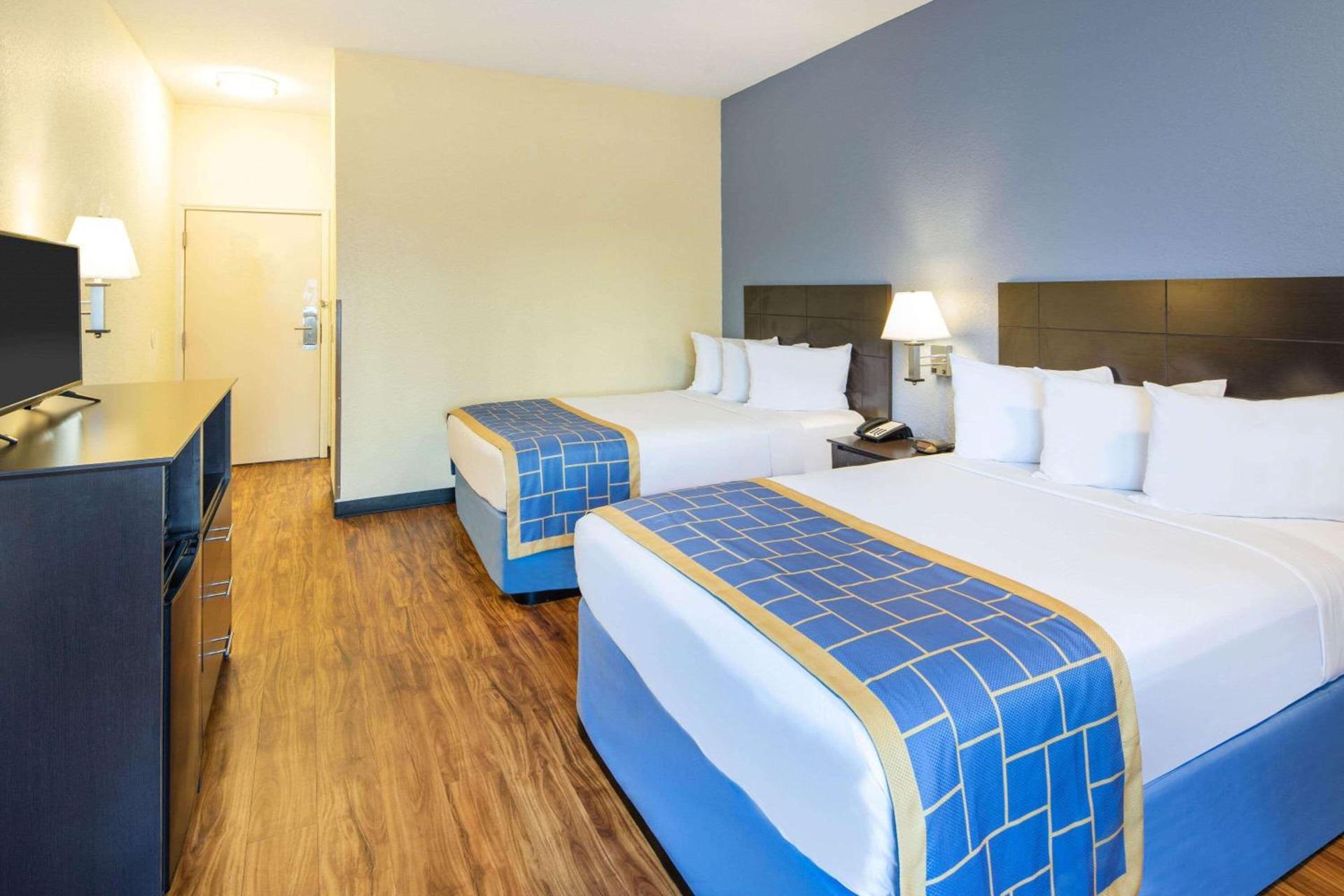 Days Inn by Wyndham Macon I-75 North photo 4