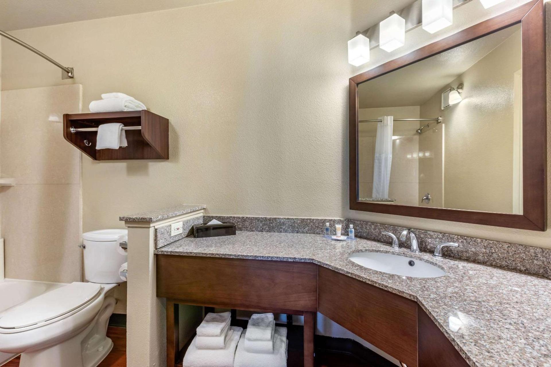 Comfort Inn & Suites Orange County John Wayne Airport photo 20