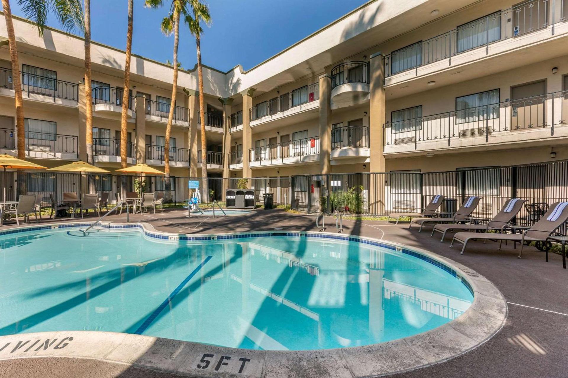Comfort Inn & Suites Orange County John Wayne Airport photo 29