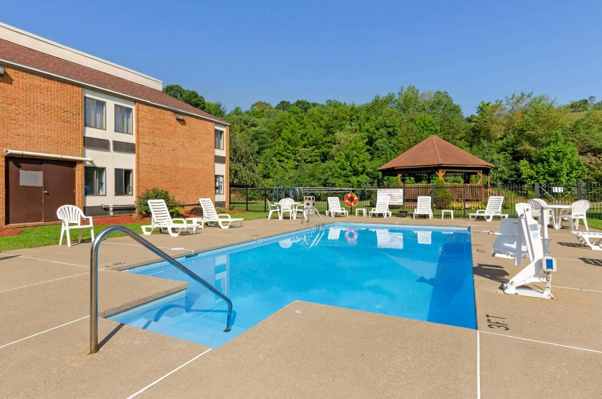 Comfort Inn Bluefield photo 19