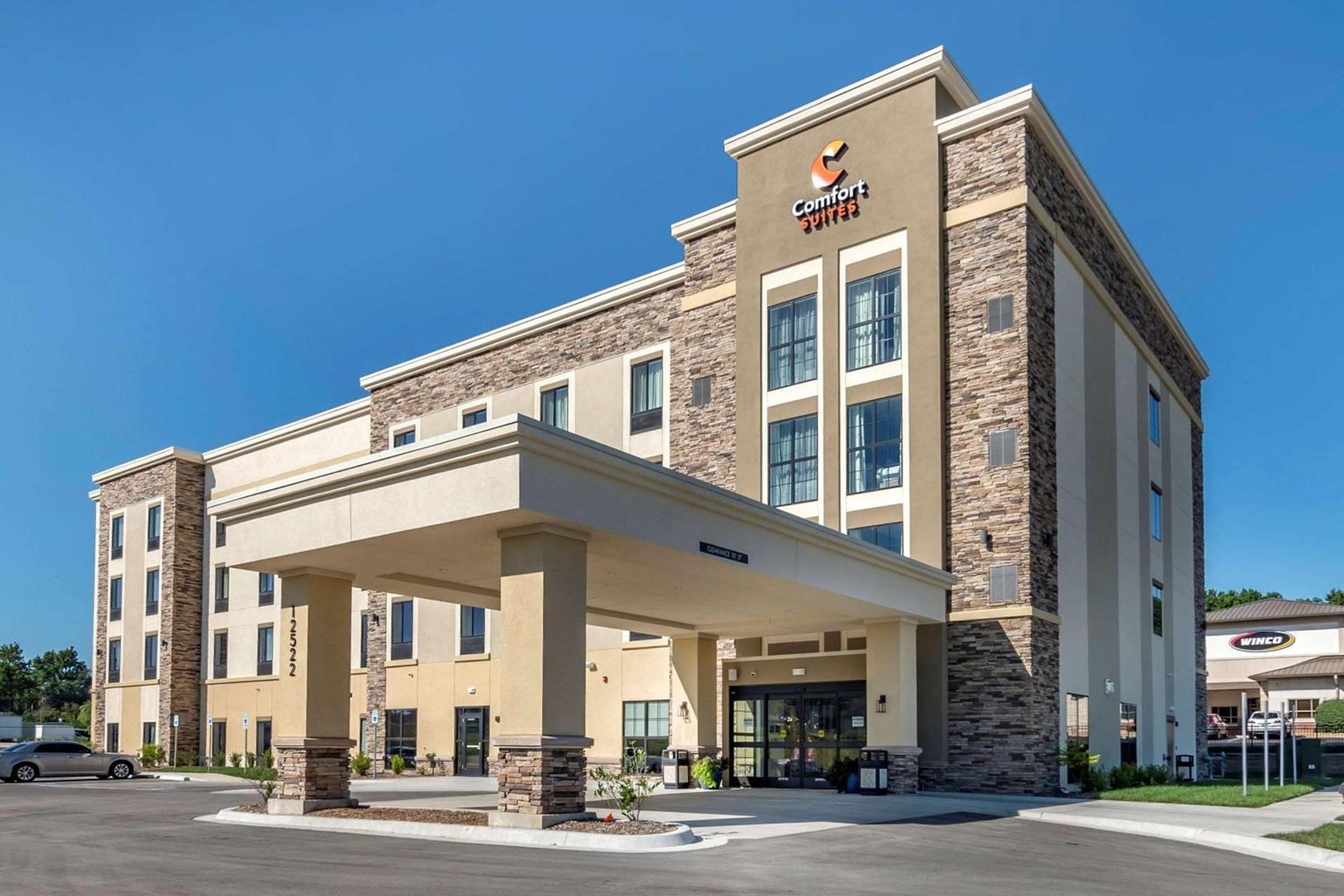 Comfort Suites Grandview - Kansas City photo 1