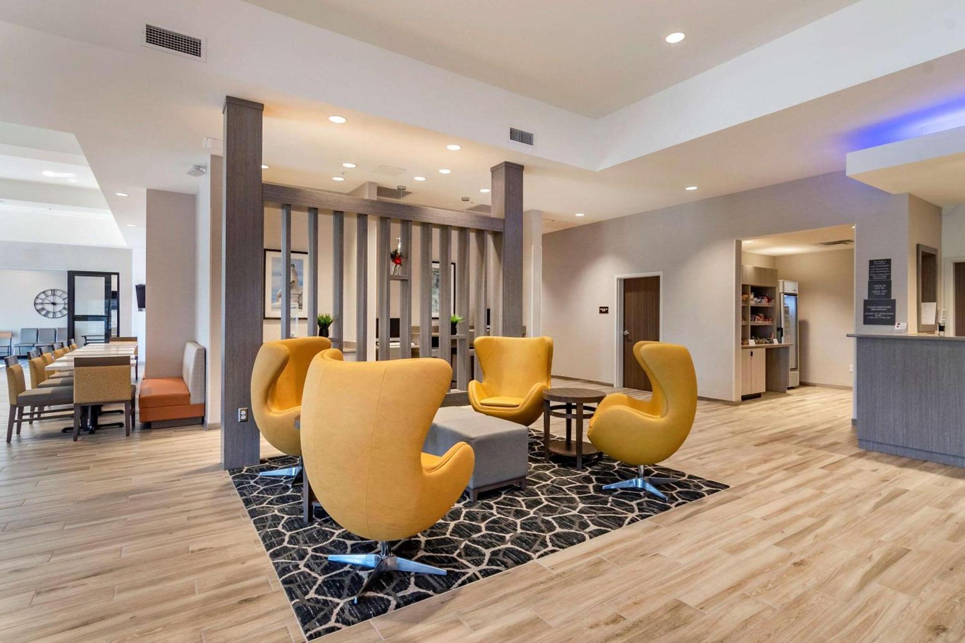 Comfort Suites Grandview - Kansas City photo 2