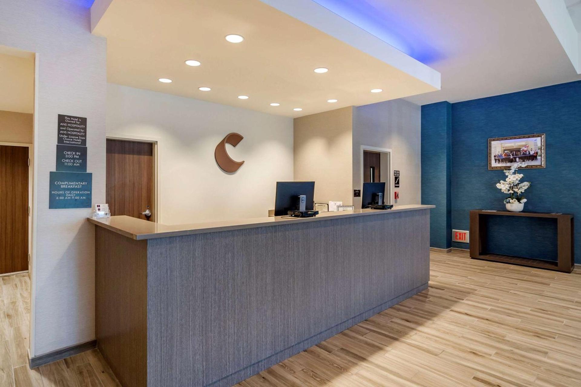 Comfort Suites Grandview - Kansas City photo 8