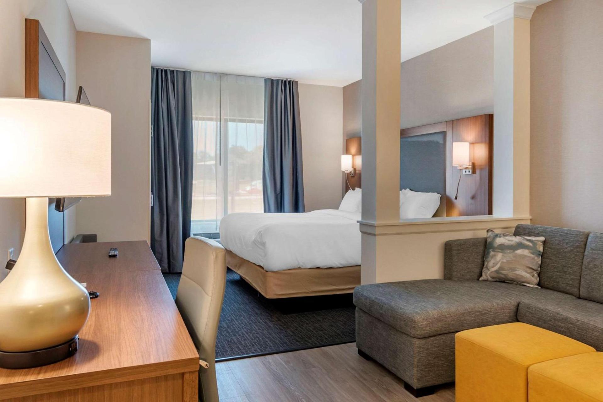 Comfort Suites Grandview - Kansas City photo 12