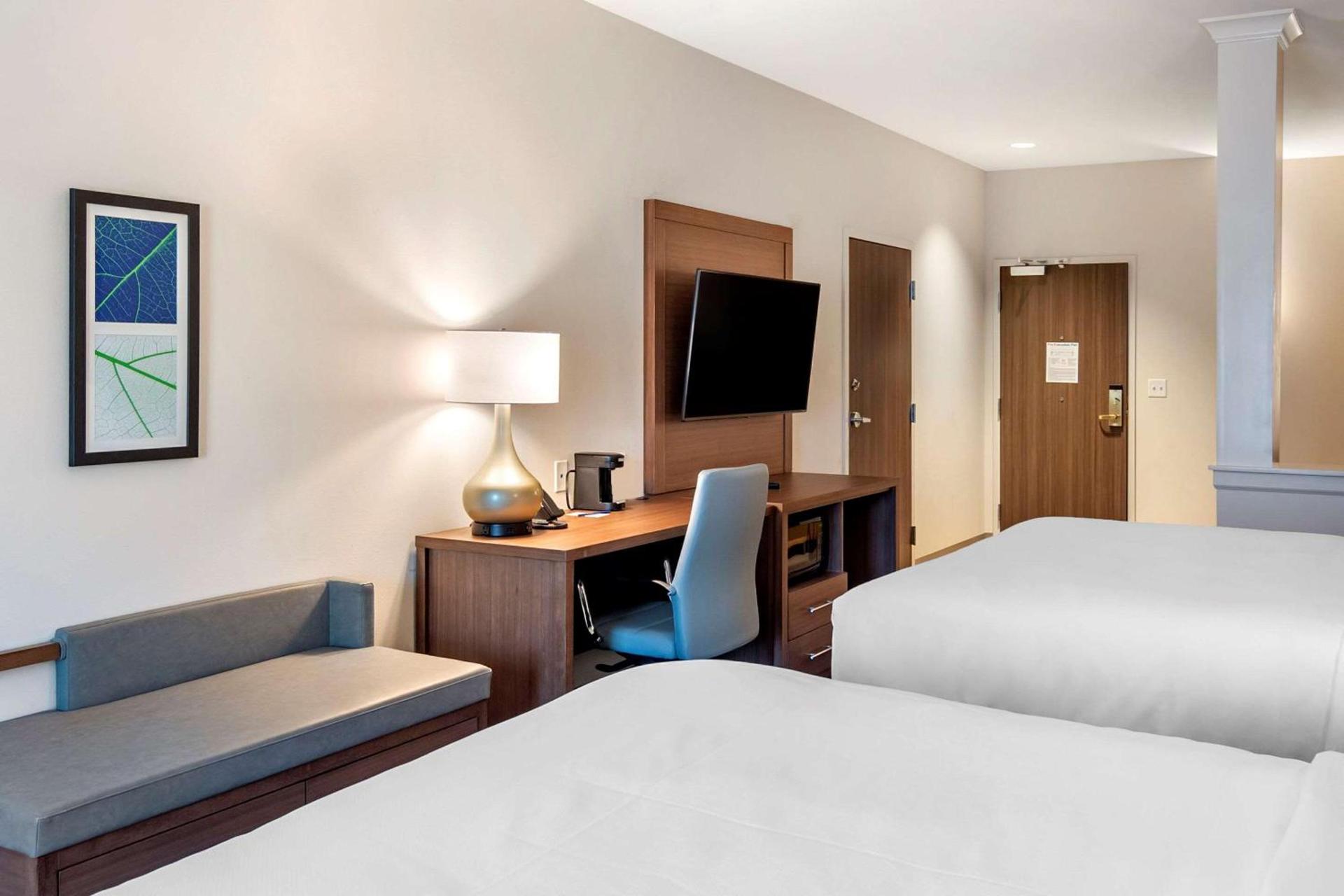Comfort Suites Grandview - Kansas City photo 20
