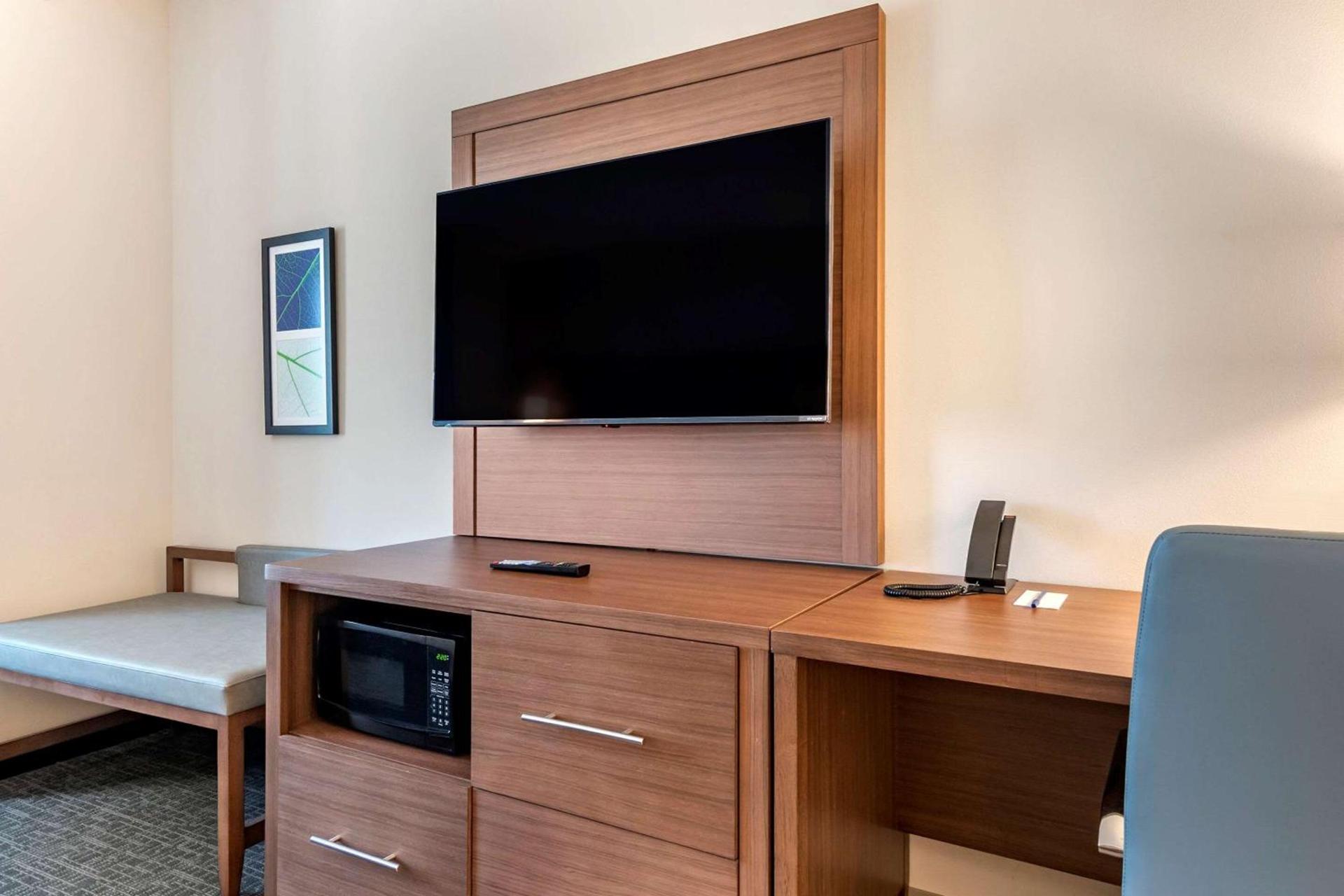 Comfort Suites Grandview - Kansas City photo 21