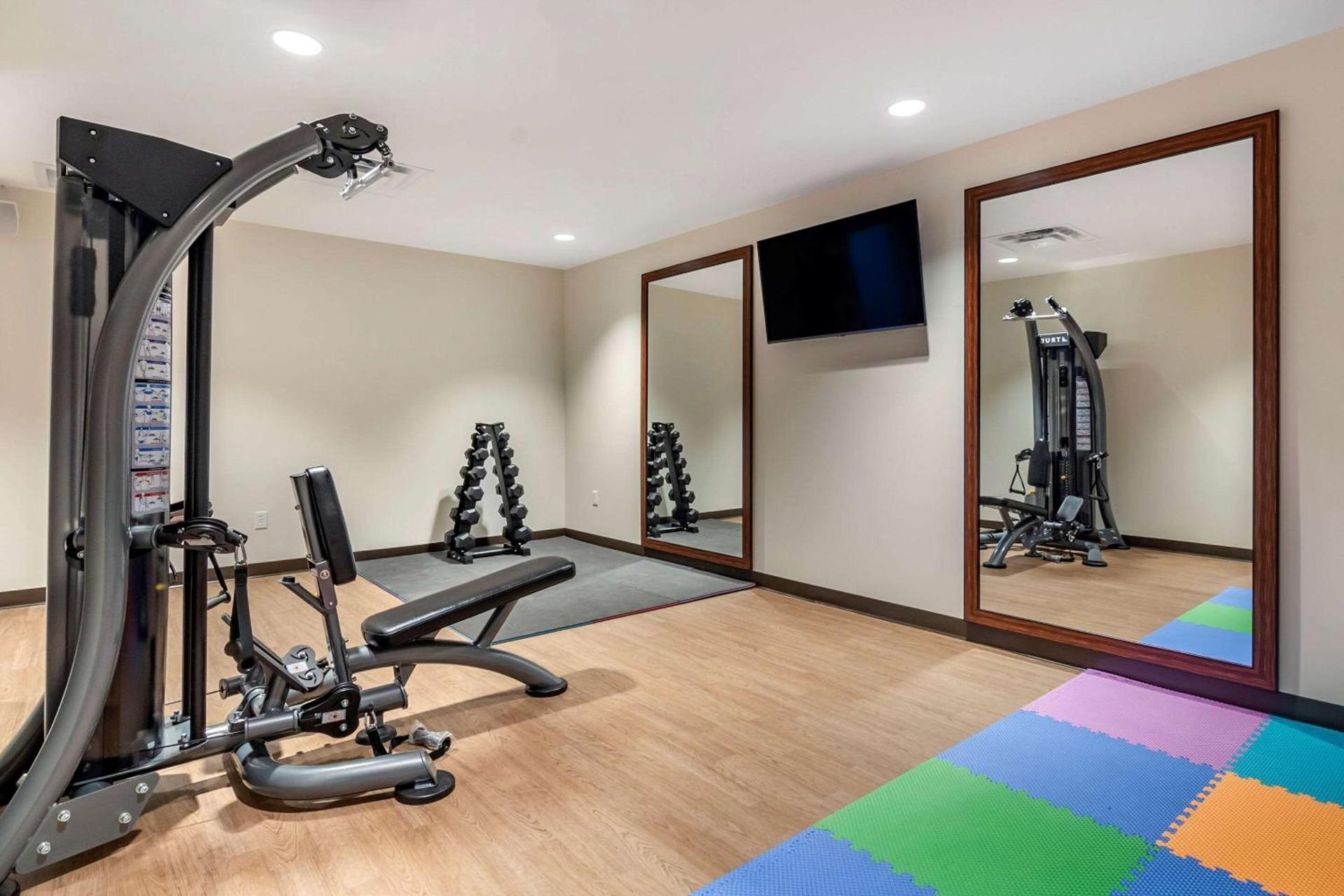 Comfort Suites Grandview - Kansas City photo 32