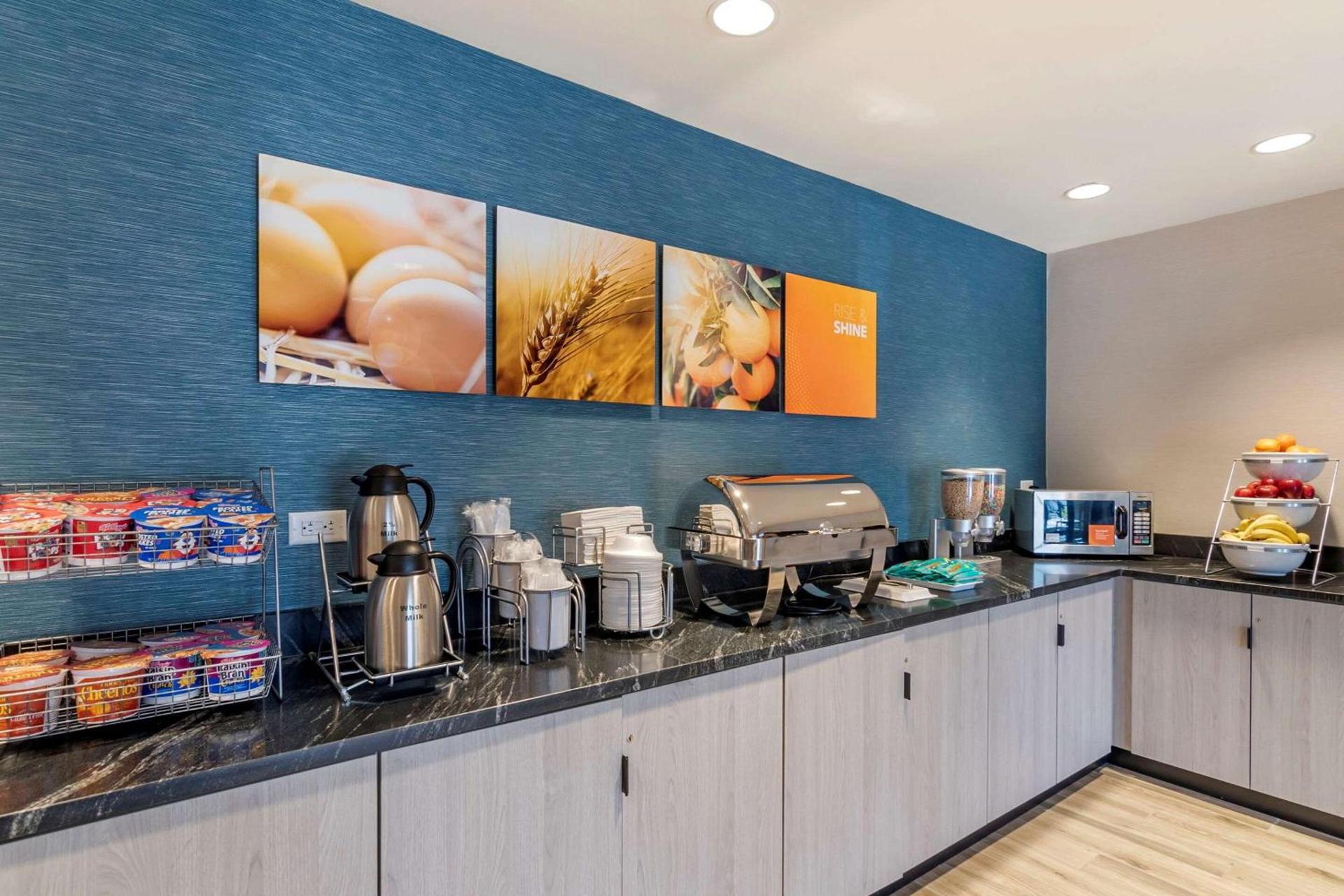 Comfort Suites Grandview - Kansas City photo 38