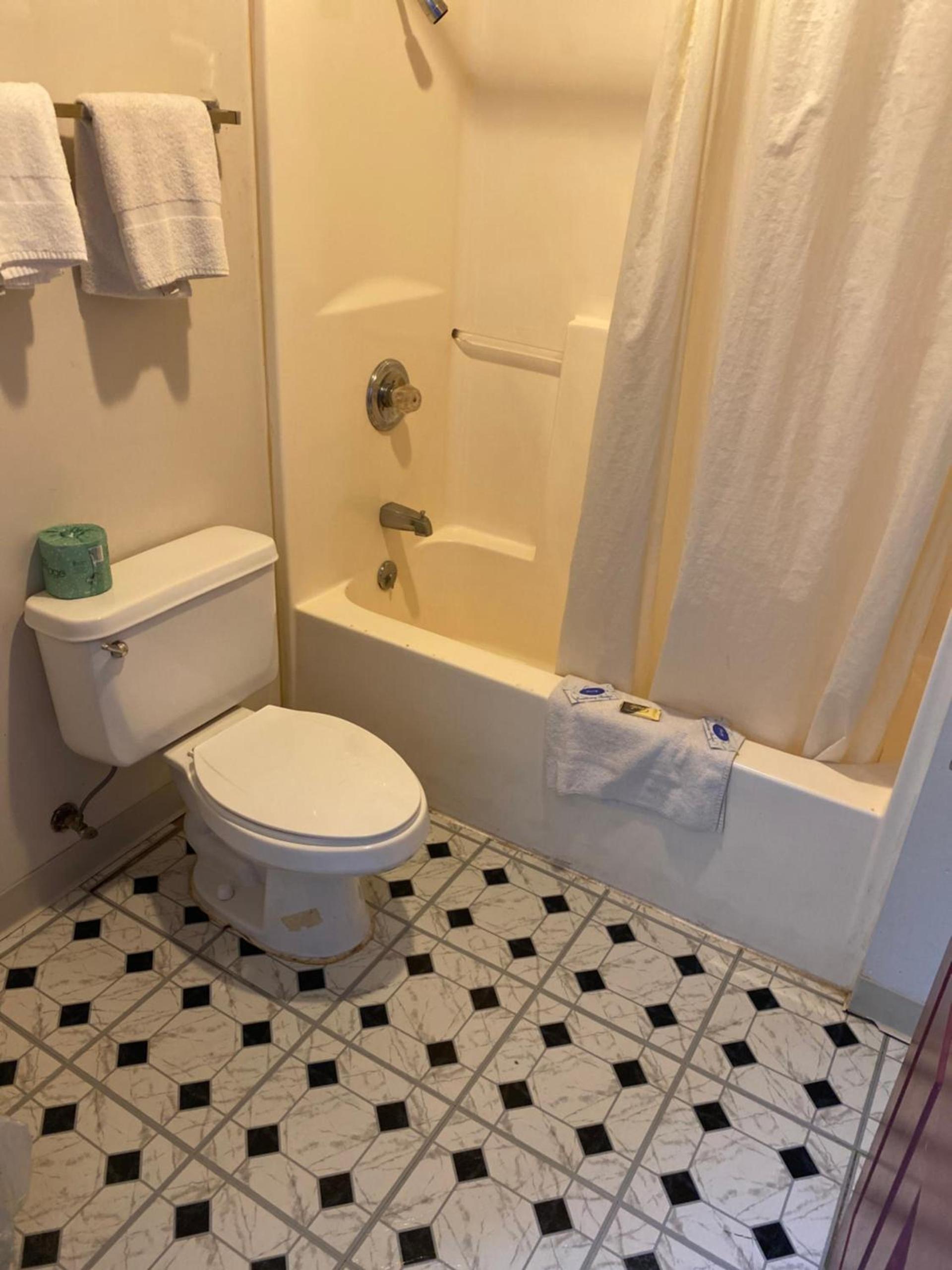 Royal Inn photo 11