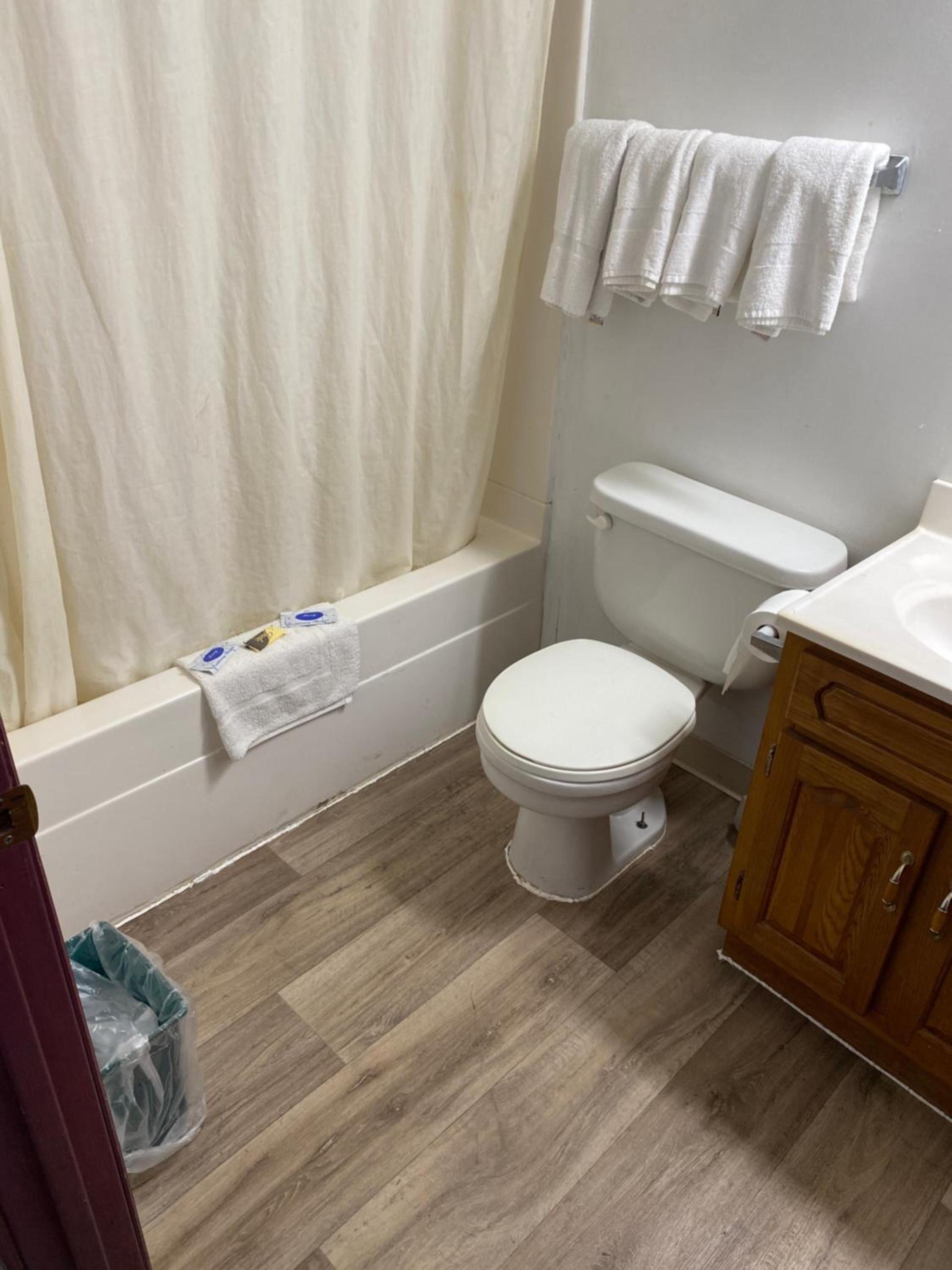 Royal Inn photo 27