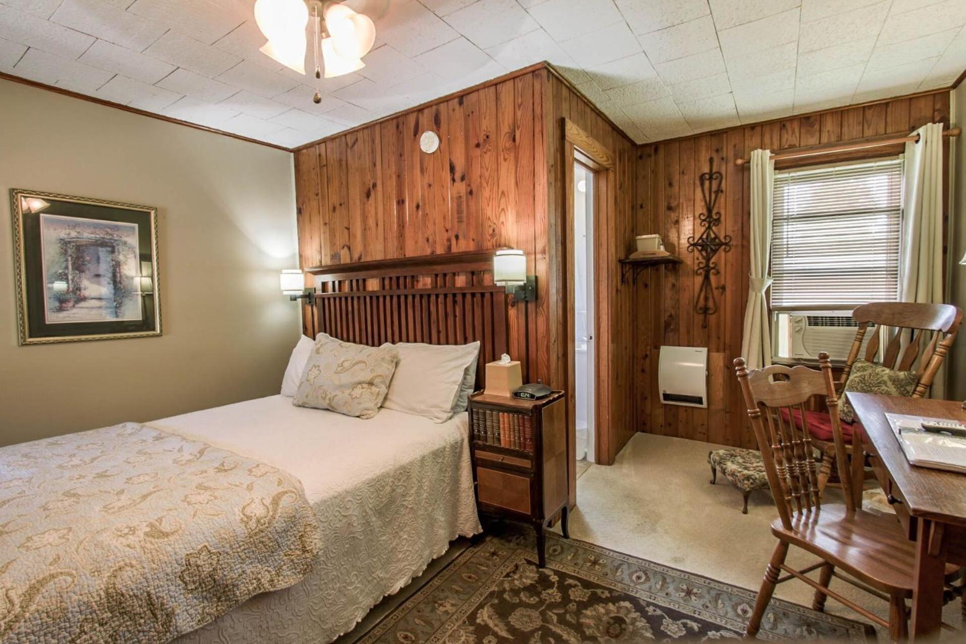 Mountainaire Inn and Log Cabins photo 35