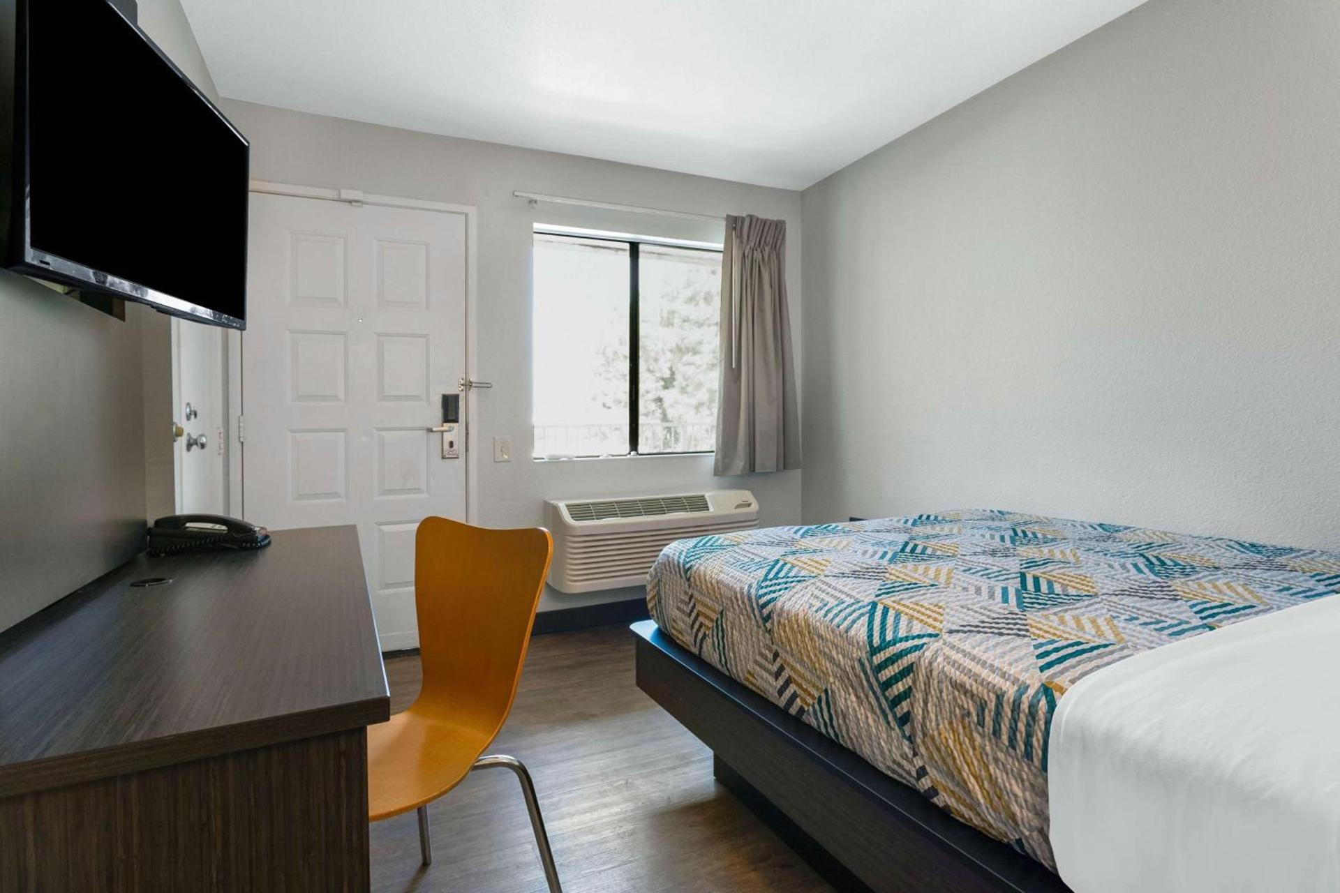 Motel 6-Merced, CA - North photo 9
