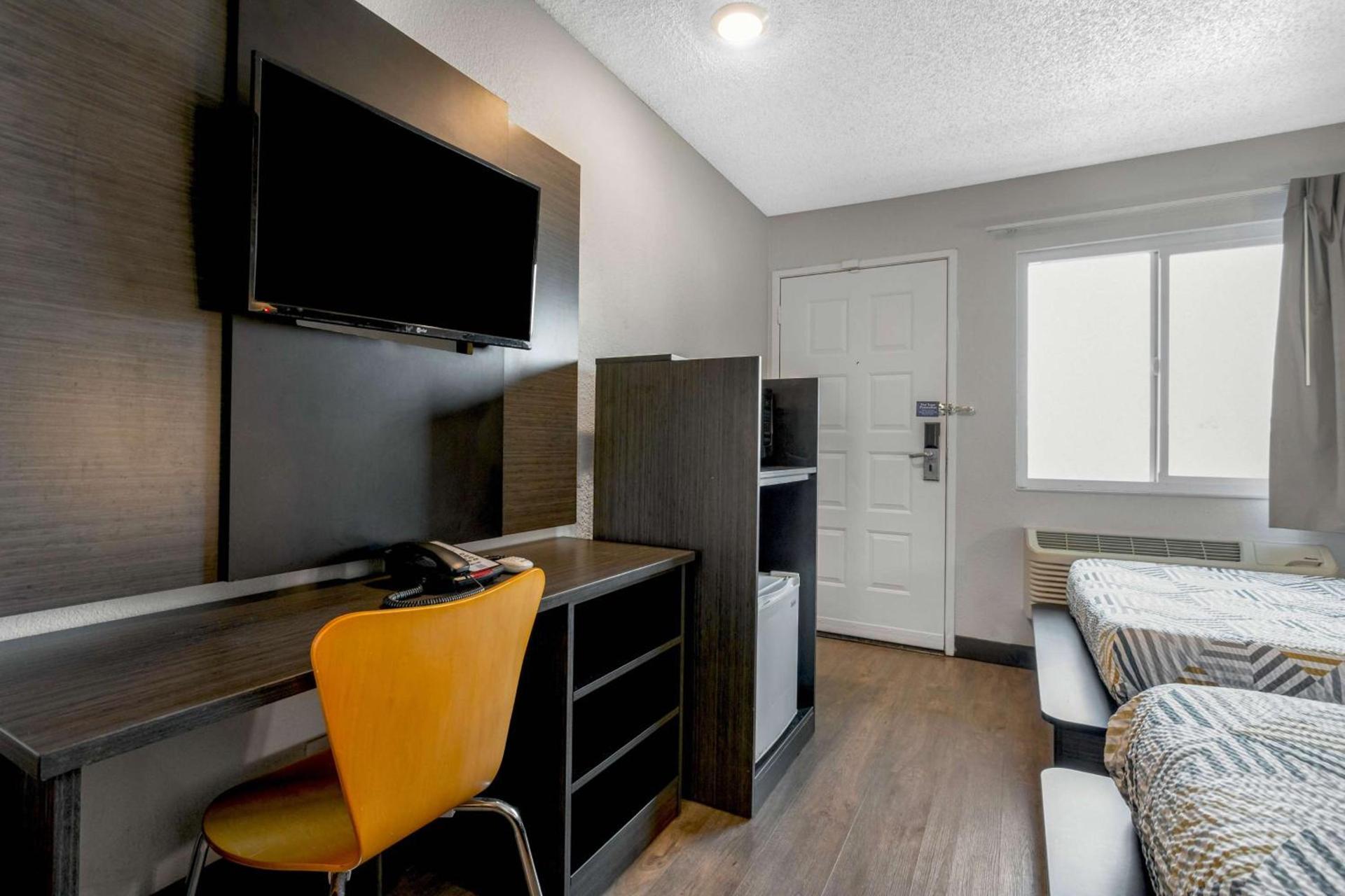 Motel 6-Merced, CA - North photo 17