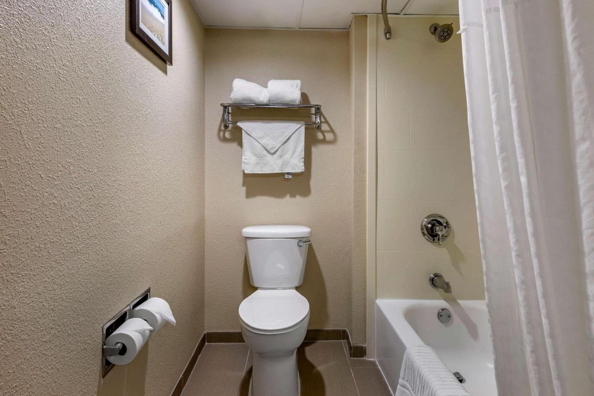 Comfort Inn Edison - New Brunswick photo 25