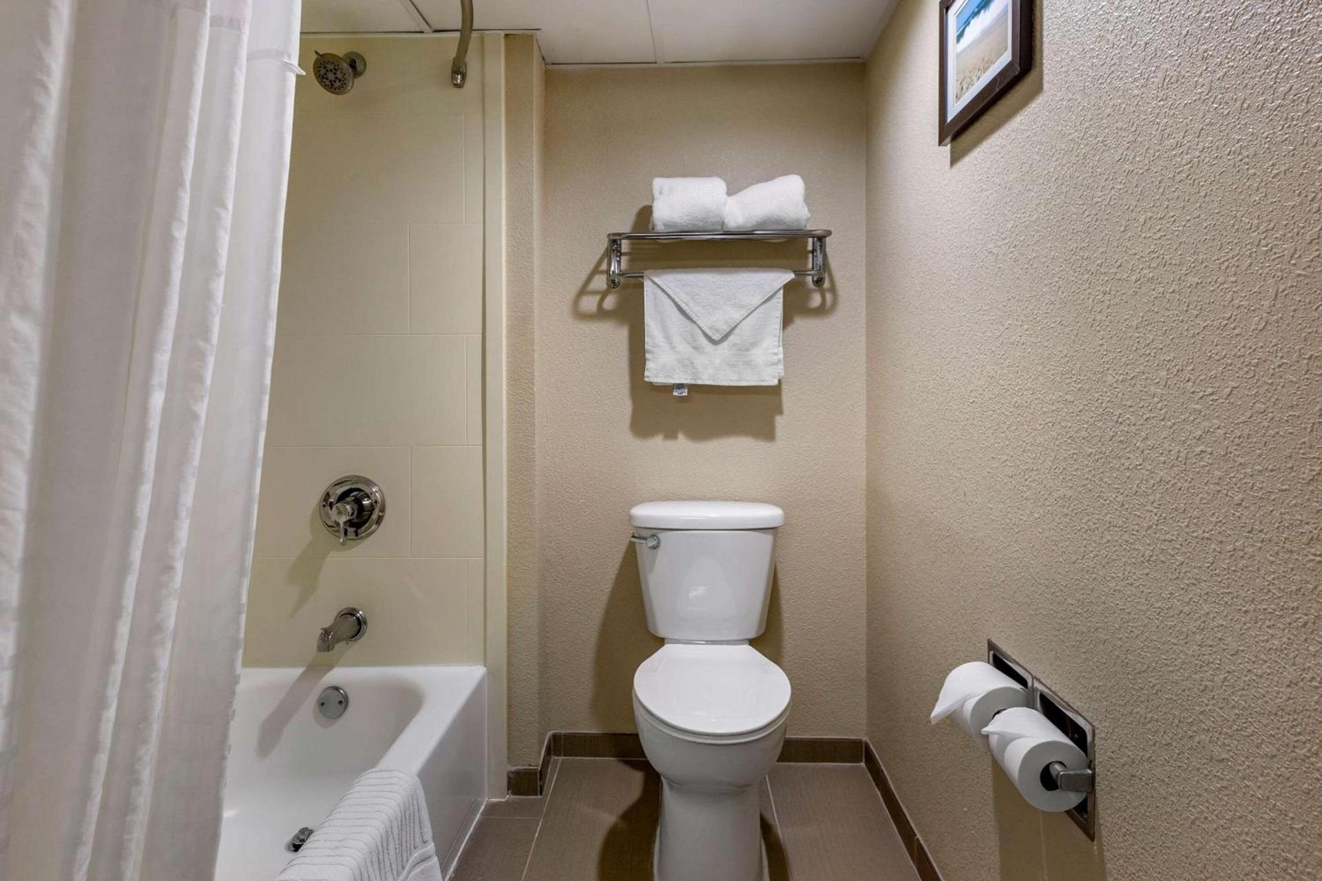 Comfort Inn Edison - New Brunswick photo 26