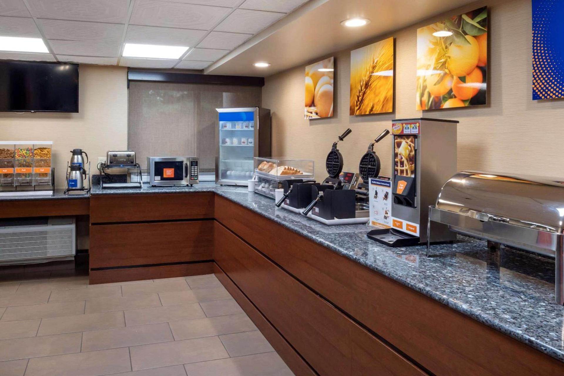 Comfort Inn Edison - New Brunswick photo 29