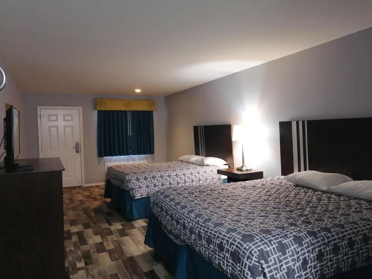 Riata Inn - Crystal City photo 20