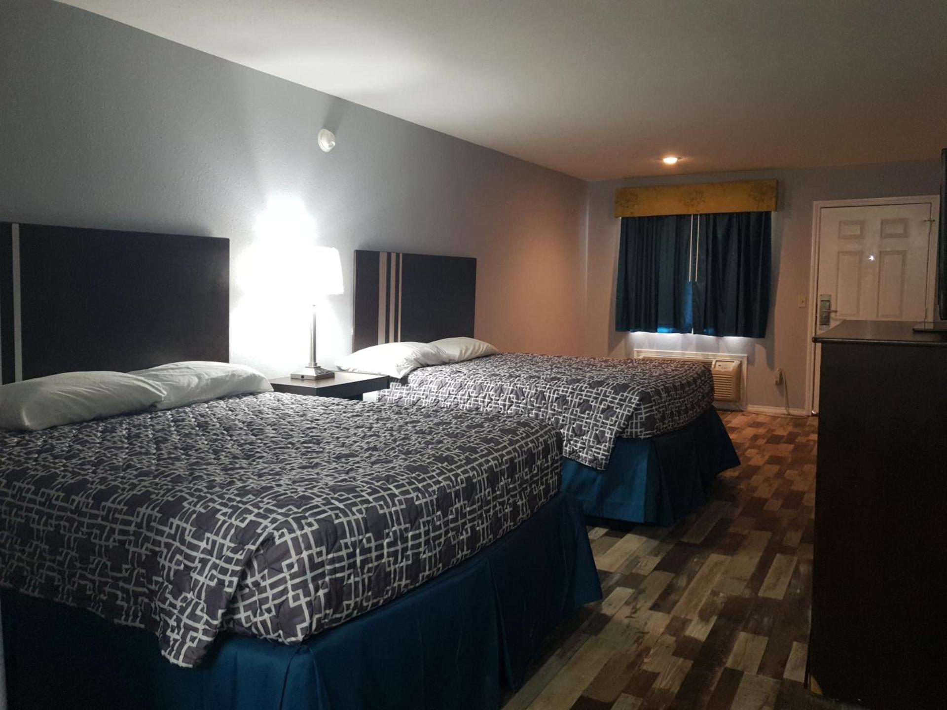Riata Inn - Crystal City photo 12