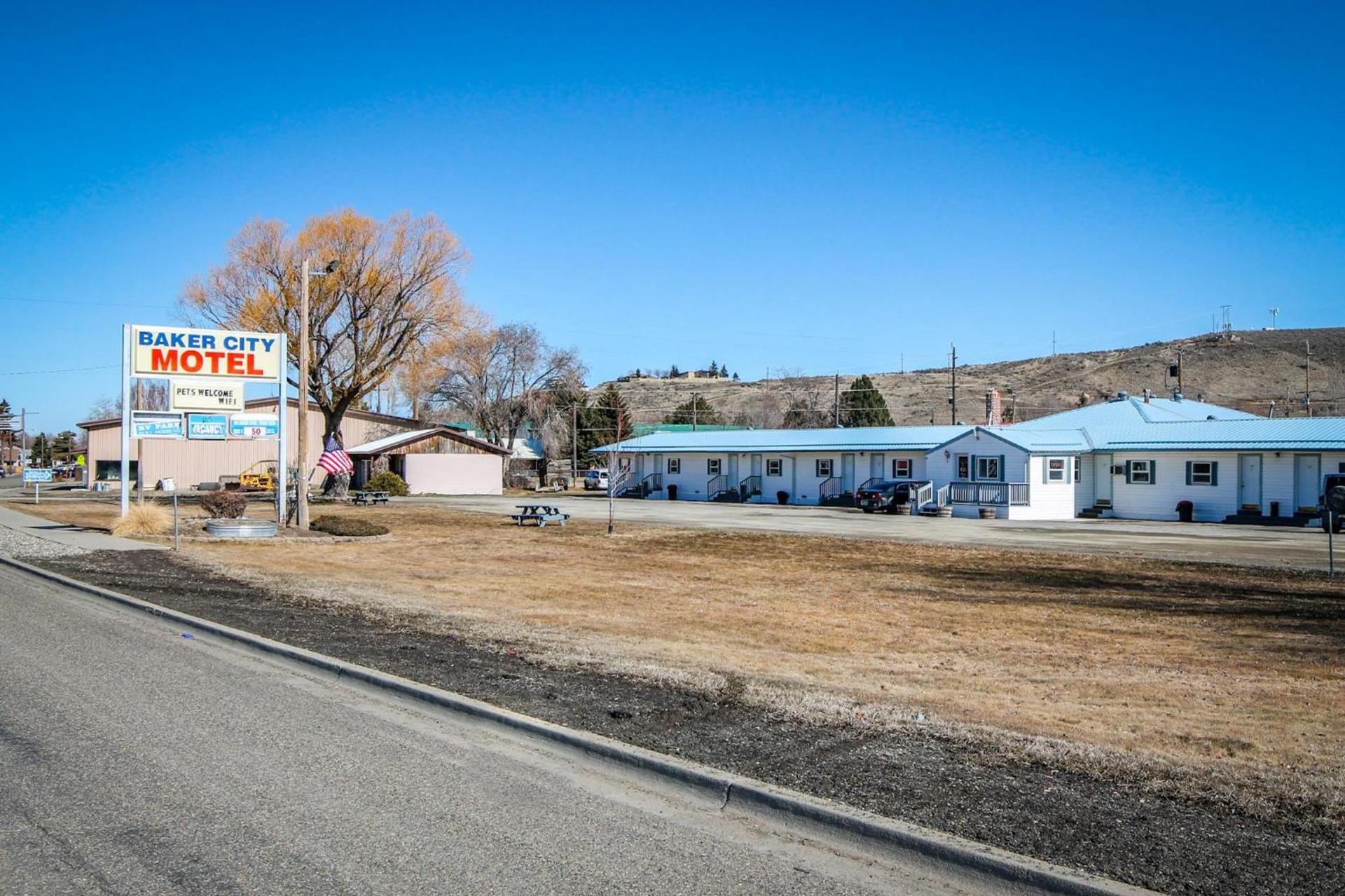 Baker City Motel & RV photo 2