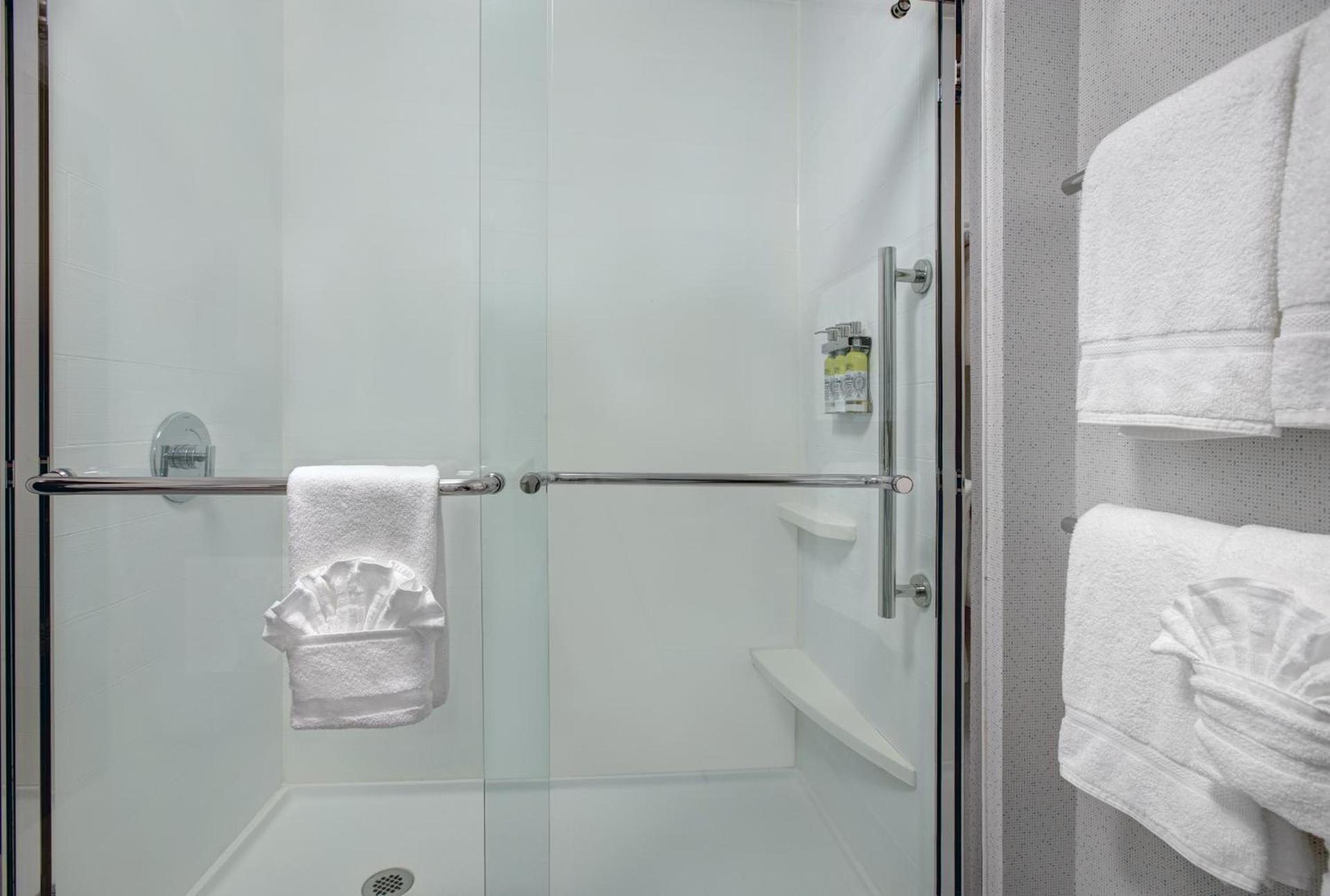 Holiday Inn Express & Suites - Milwaukee - Brookfield by IHG photo 79
