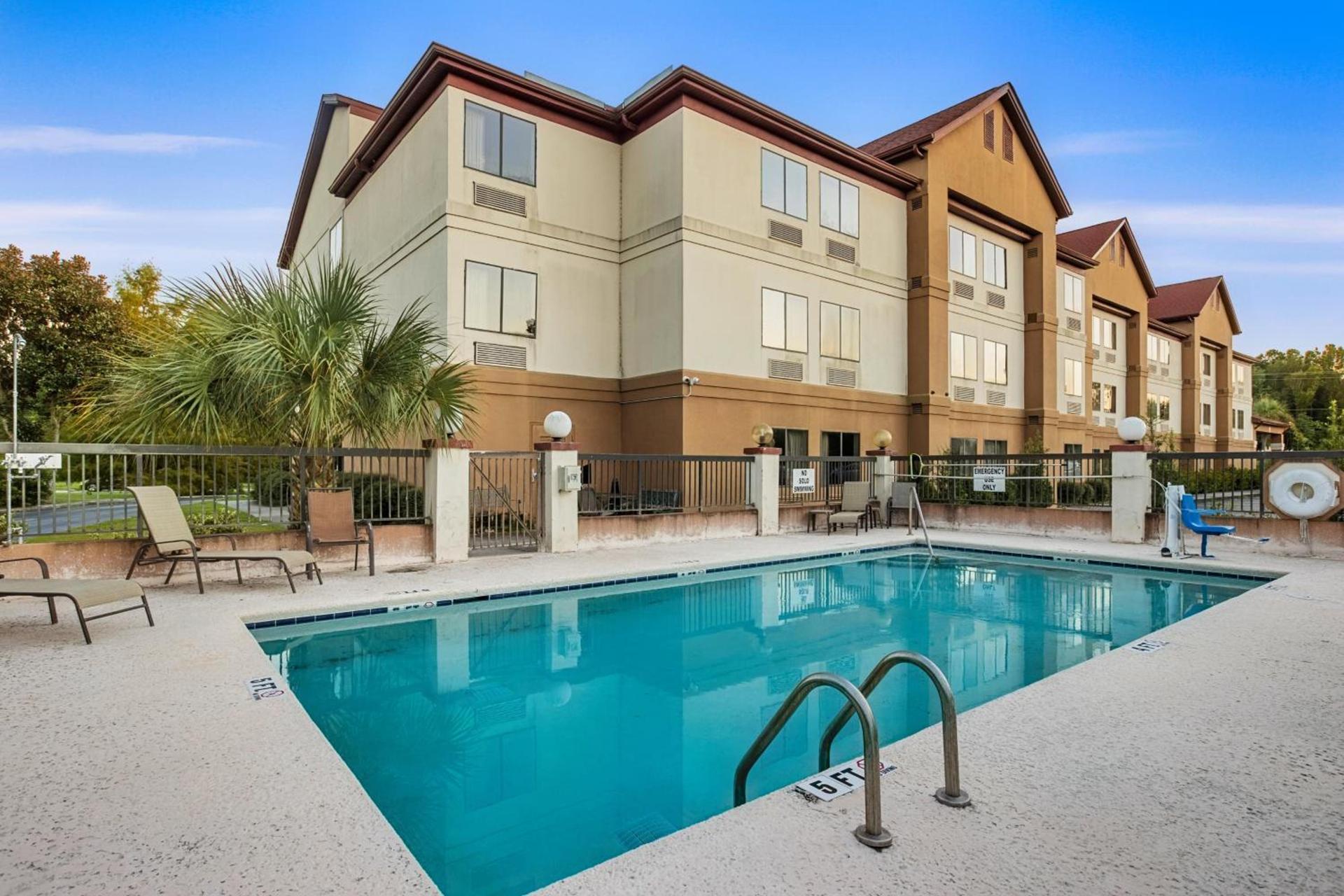 Clarion Pointe Savannah Gateway I-95 photo 29