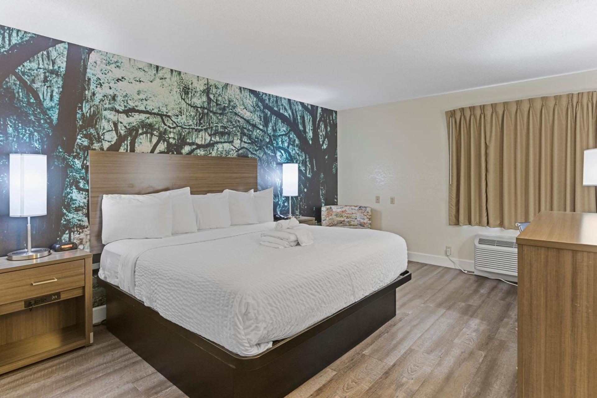 Clarion Pointe Savannah Gateway I-95 photo 16