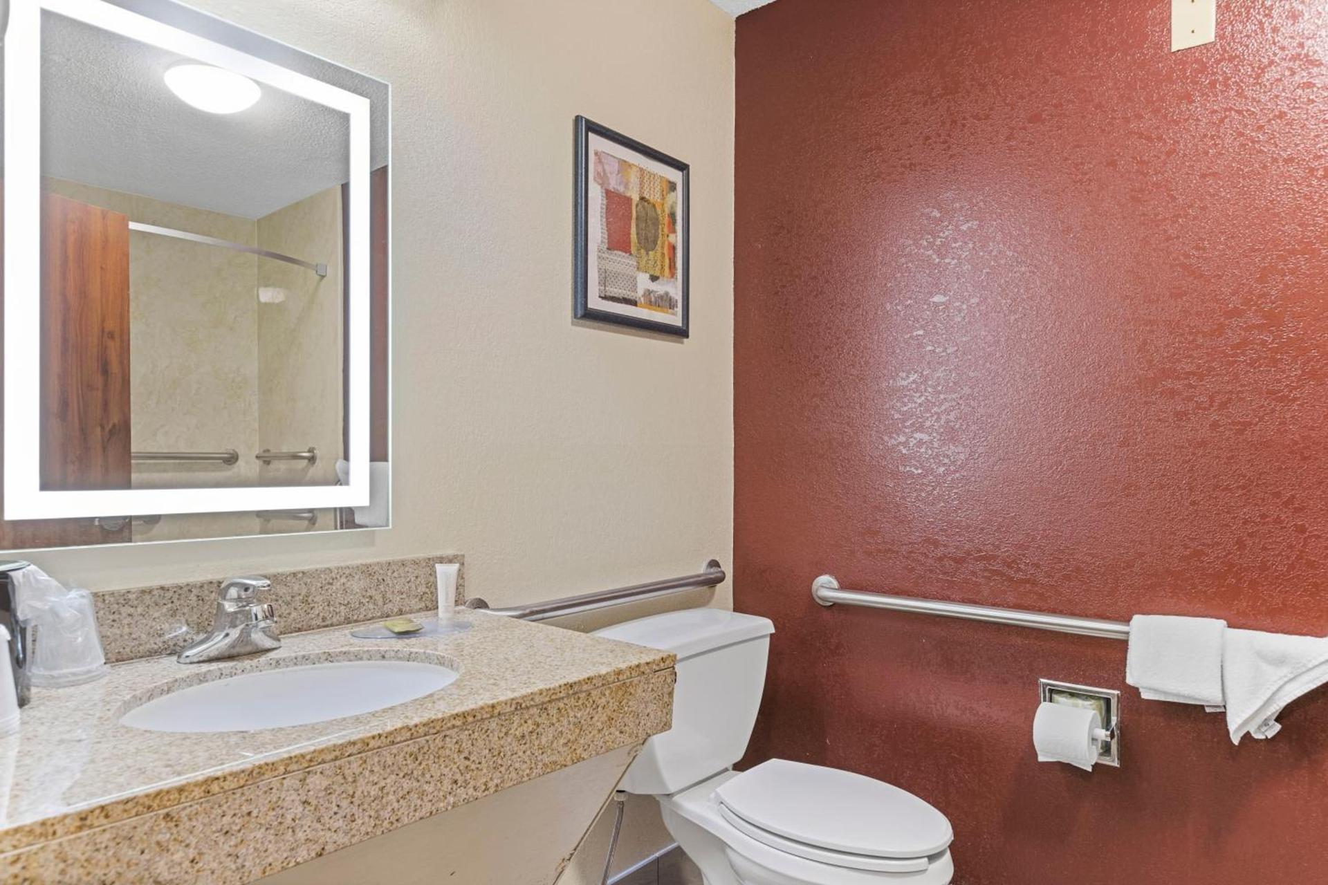 Clarion Pointe Savannah Gateway I-95 photo 26